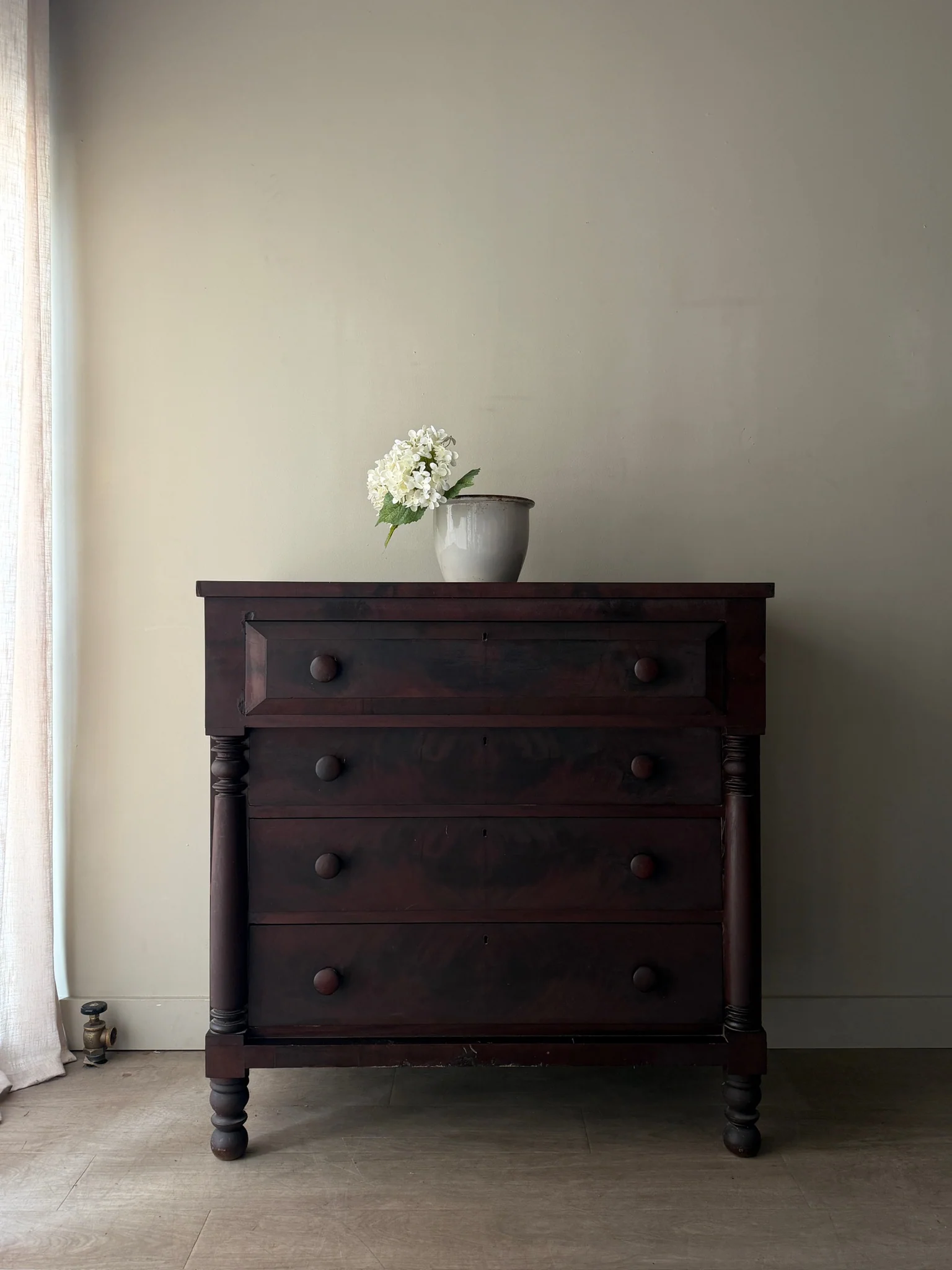 Mahogany federal dresser