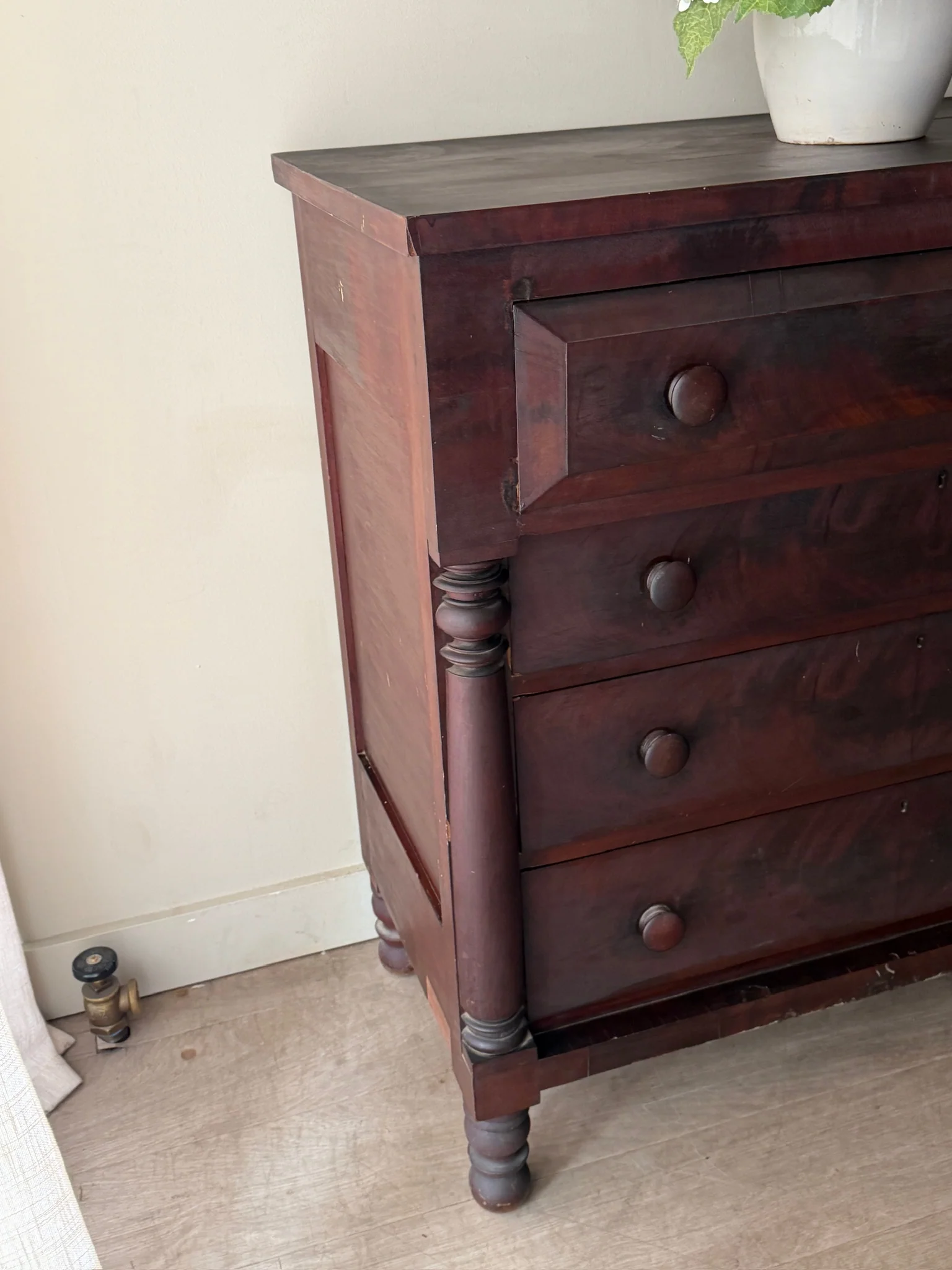 Mahogany federal dresser - Image 3
