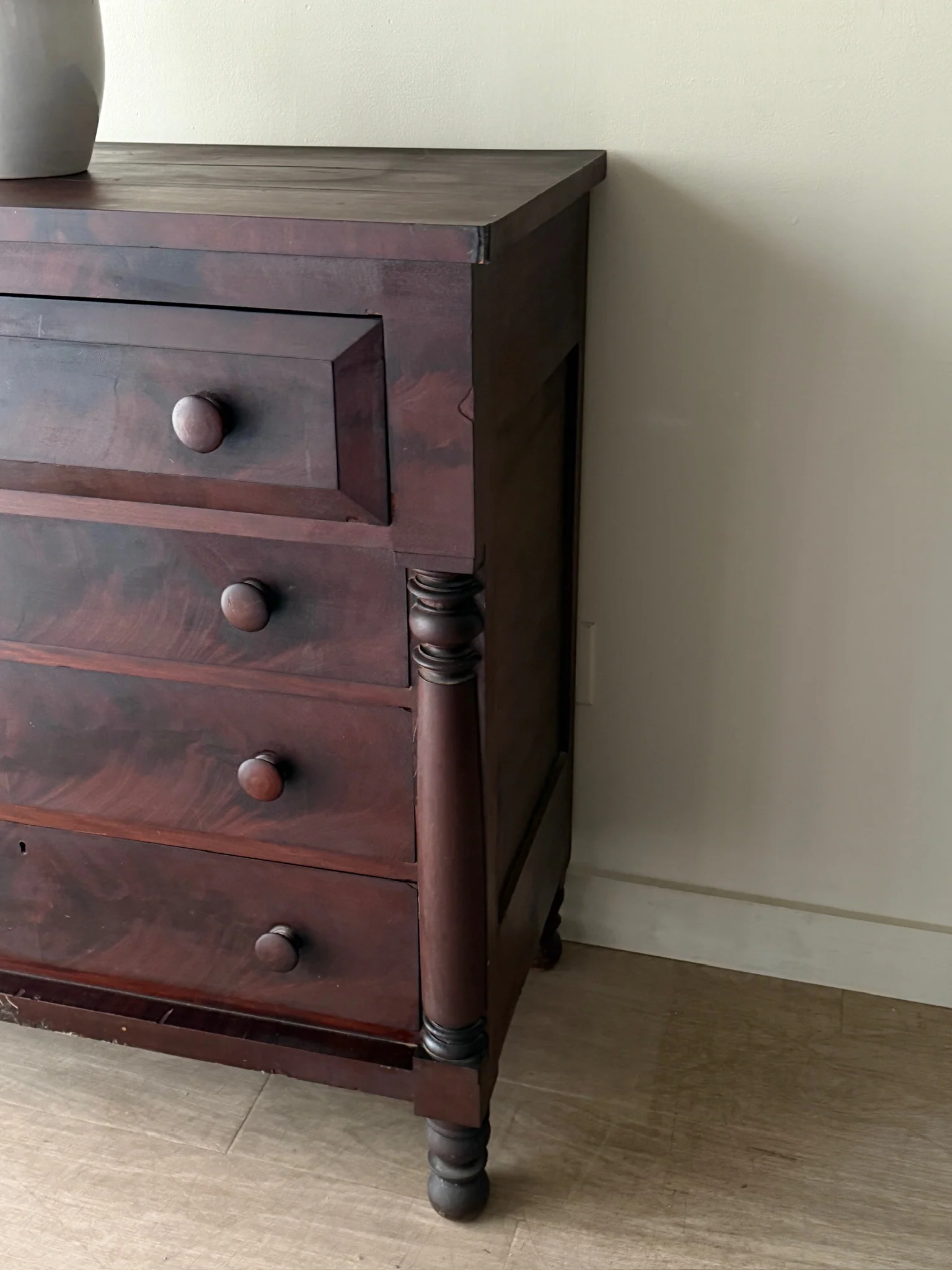 Mahogany federal dresser - Image 4