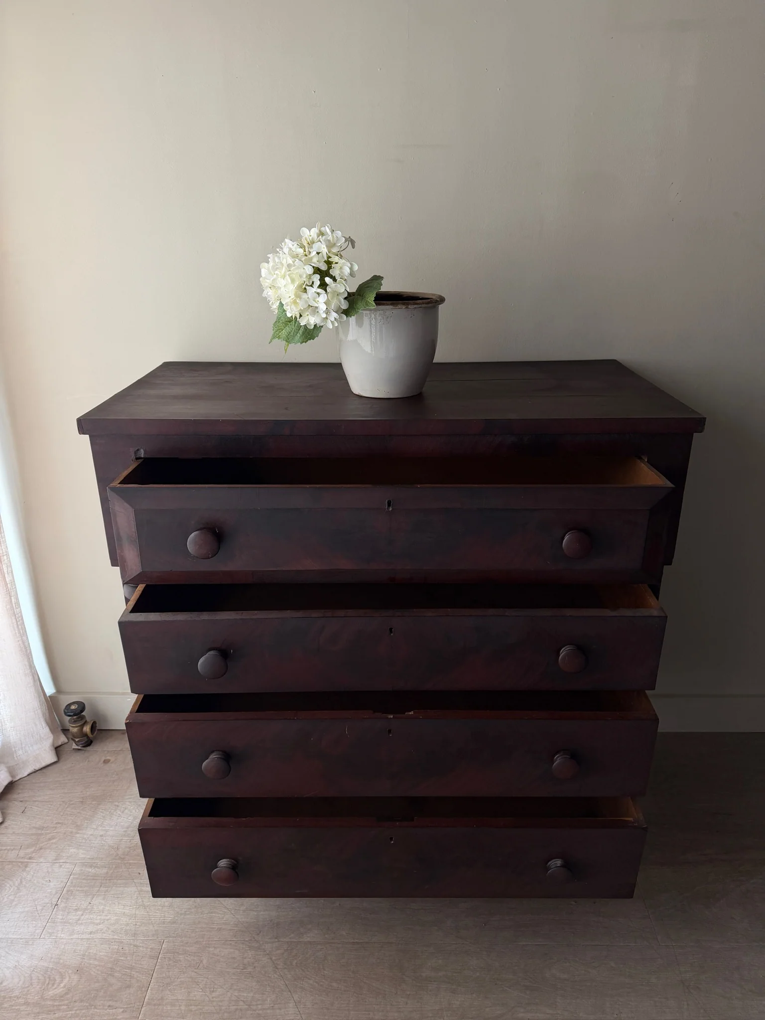 Mahogany federal dresser - Image 5