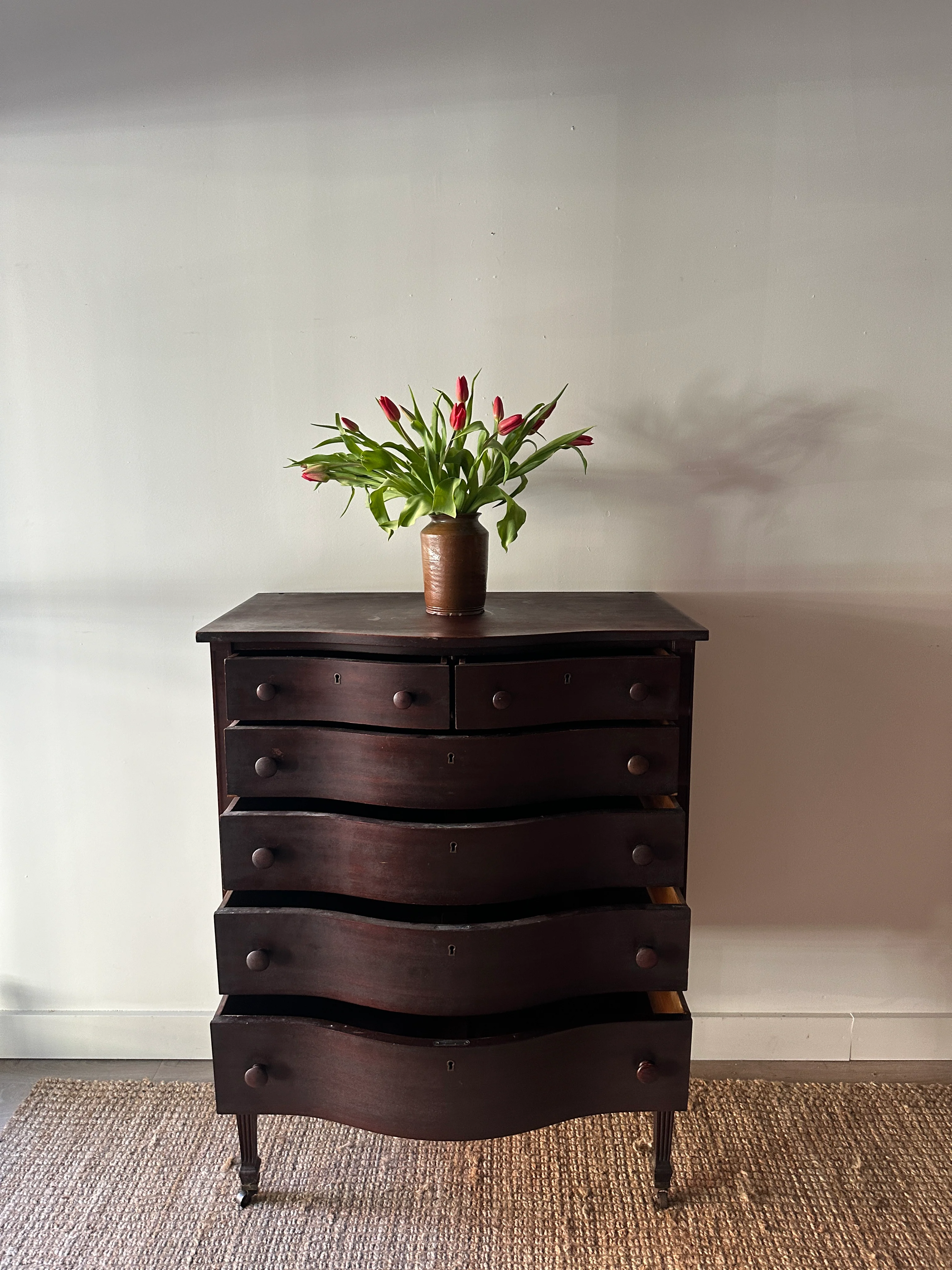 Mahogany serpentine dresser - Image 6