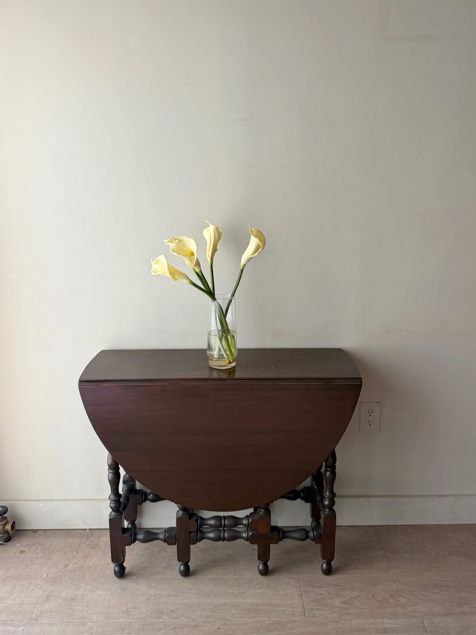 Mahogany William and Mary gate leg table - Image 3