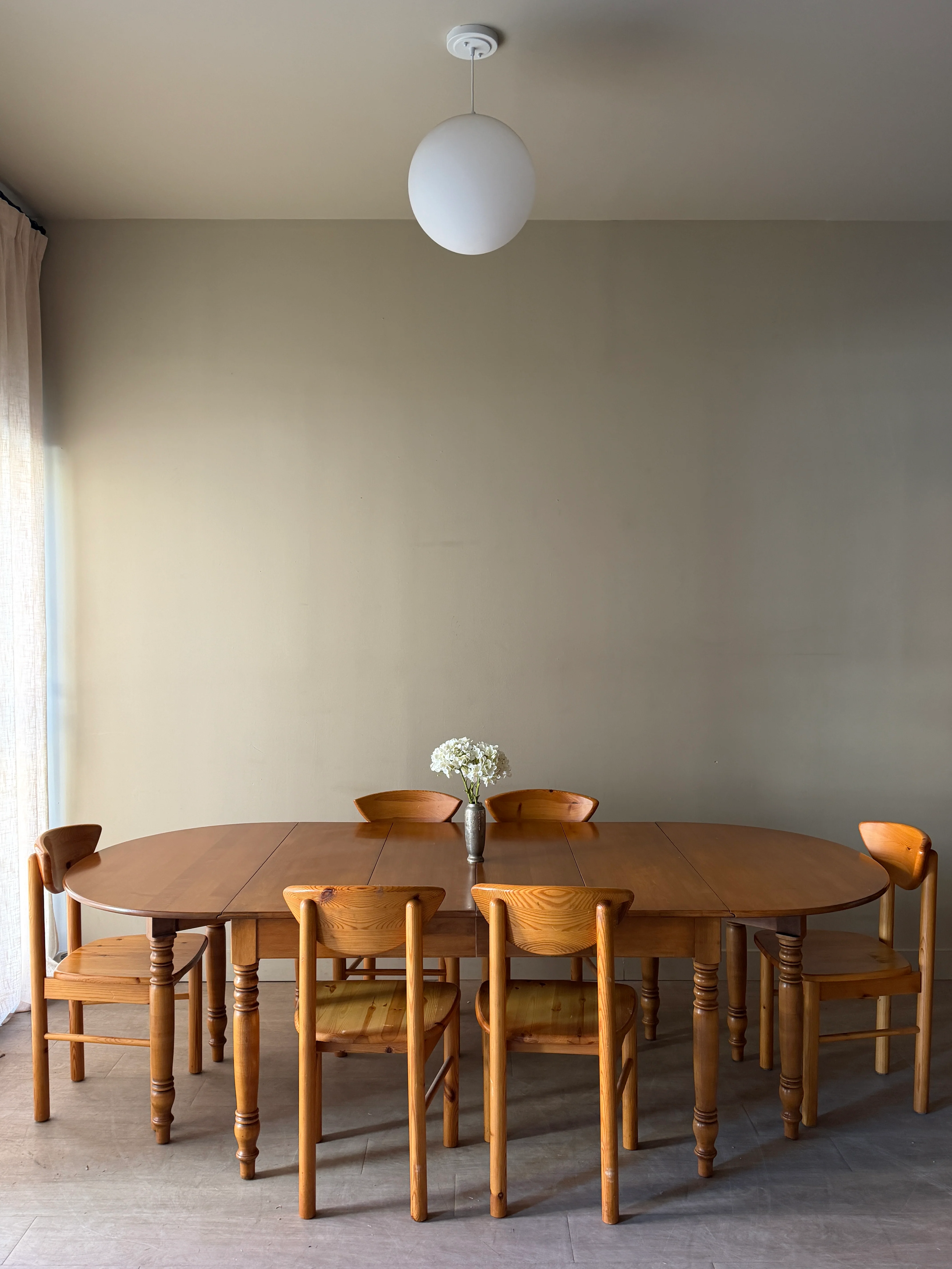 Maple drop leaf gate leg dining table with leaves - Image 4