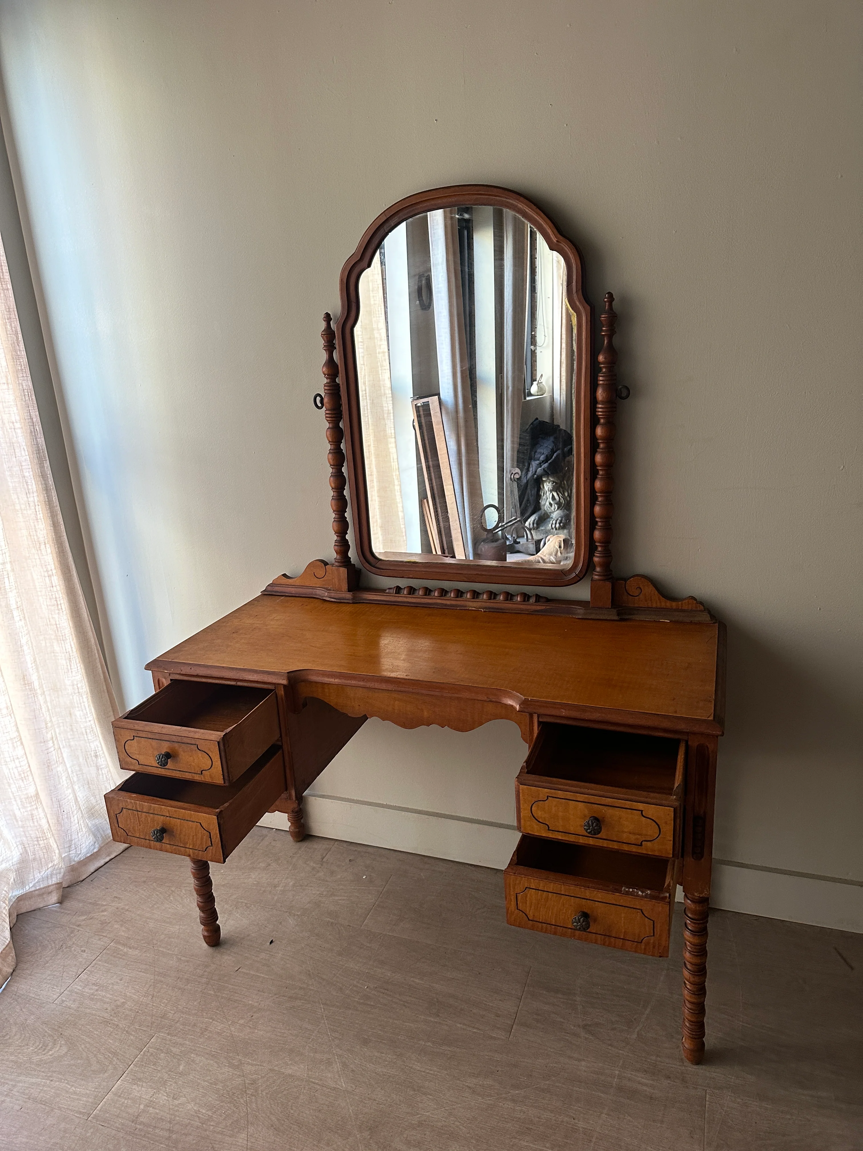 Maple vanity - Image 3