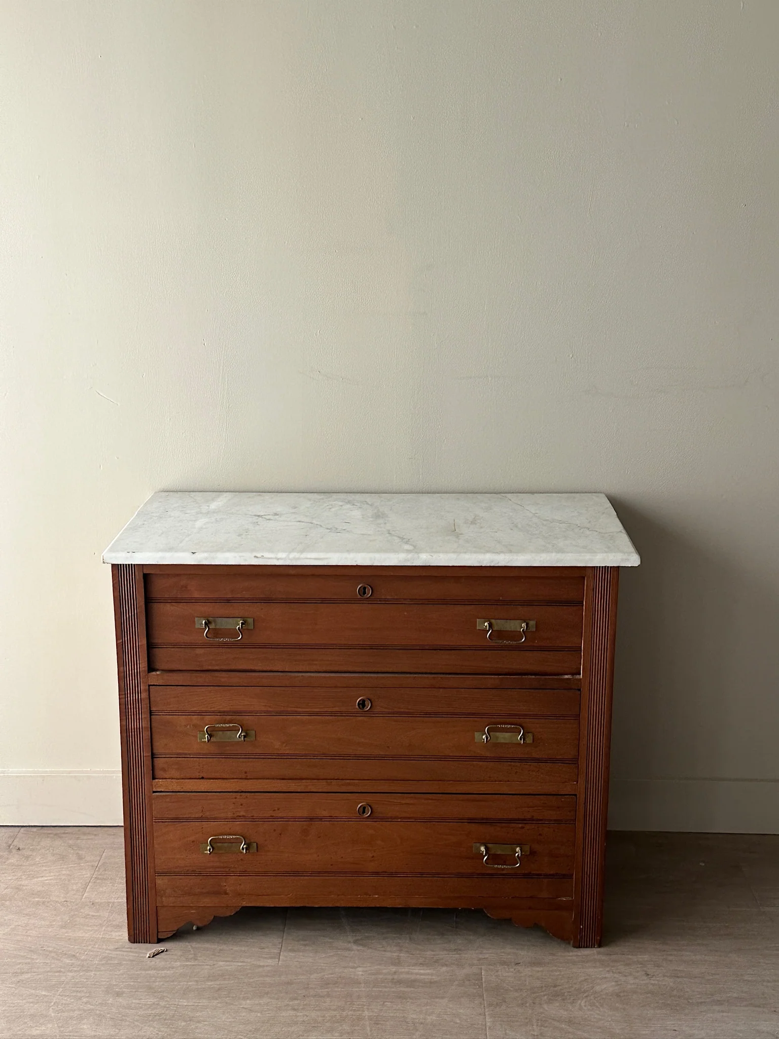 Marble top pine dresser - Image 2
