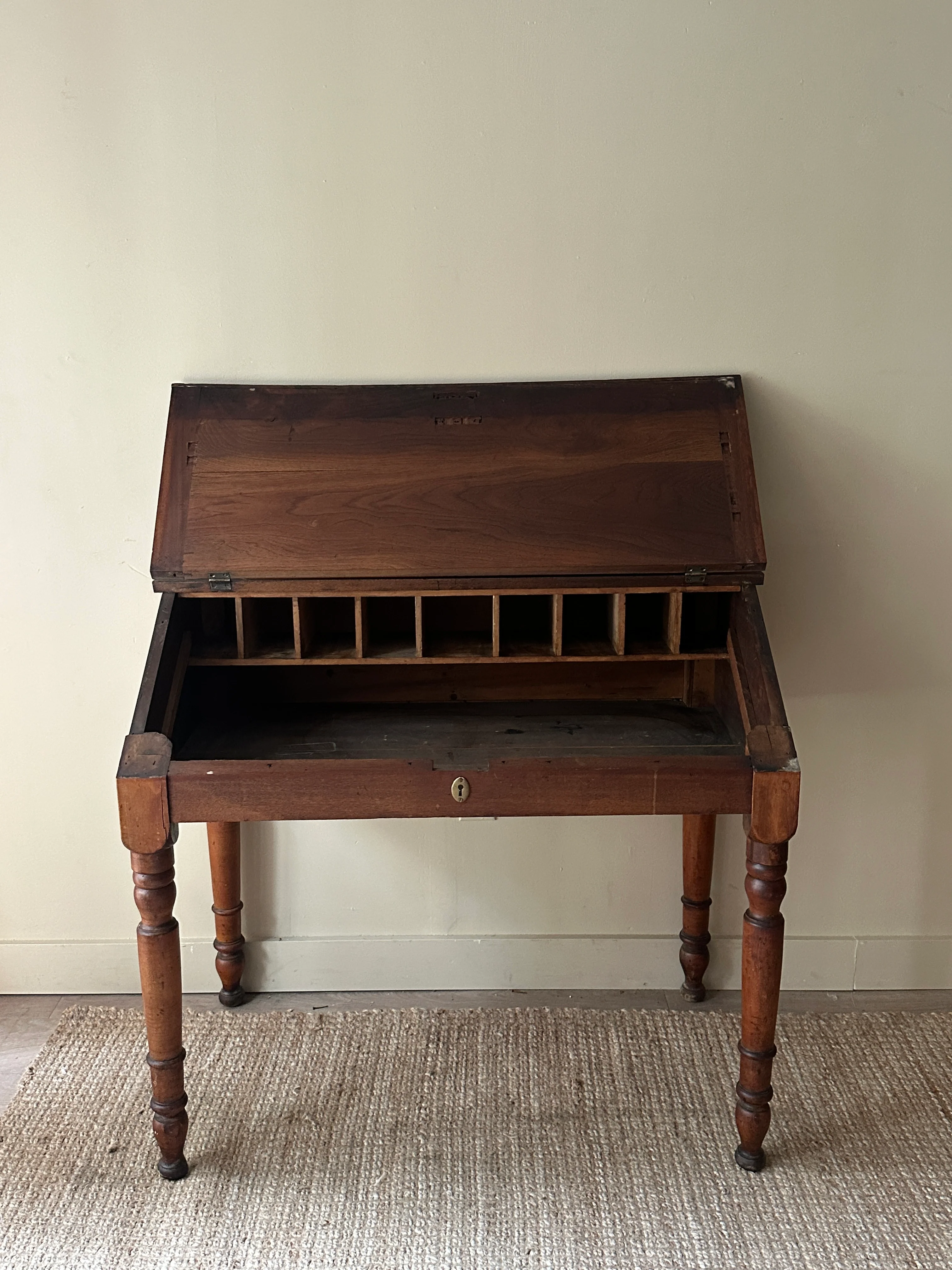 Merchants Desk - Image 5