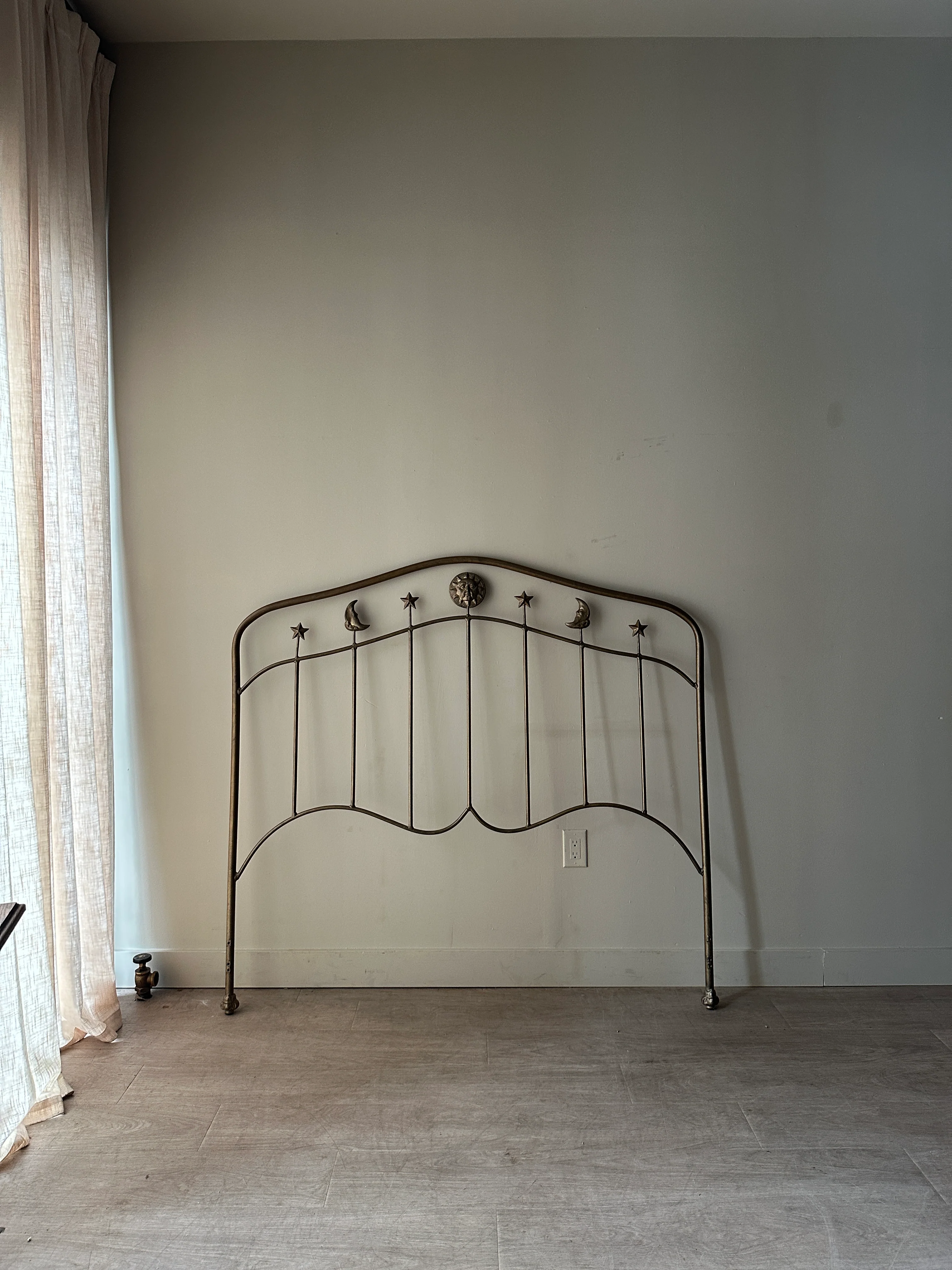 Metal headboard. Queen. - Image 5