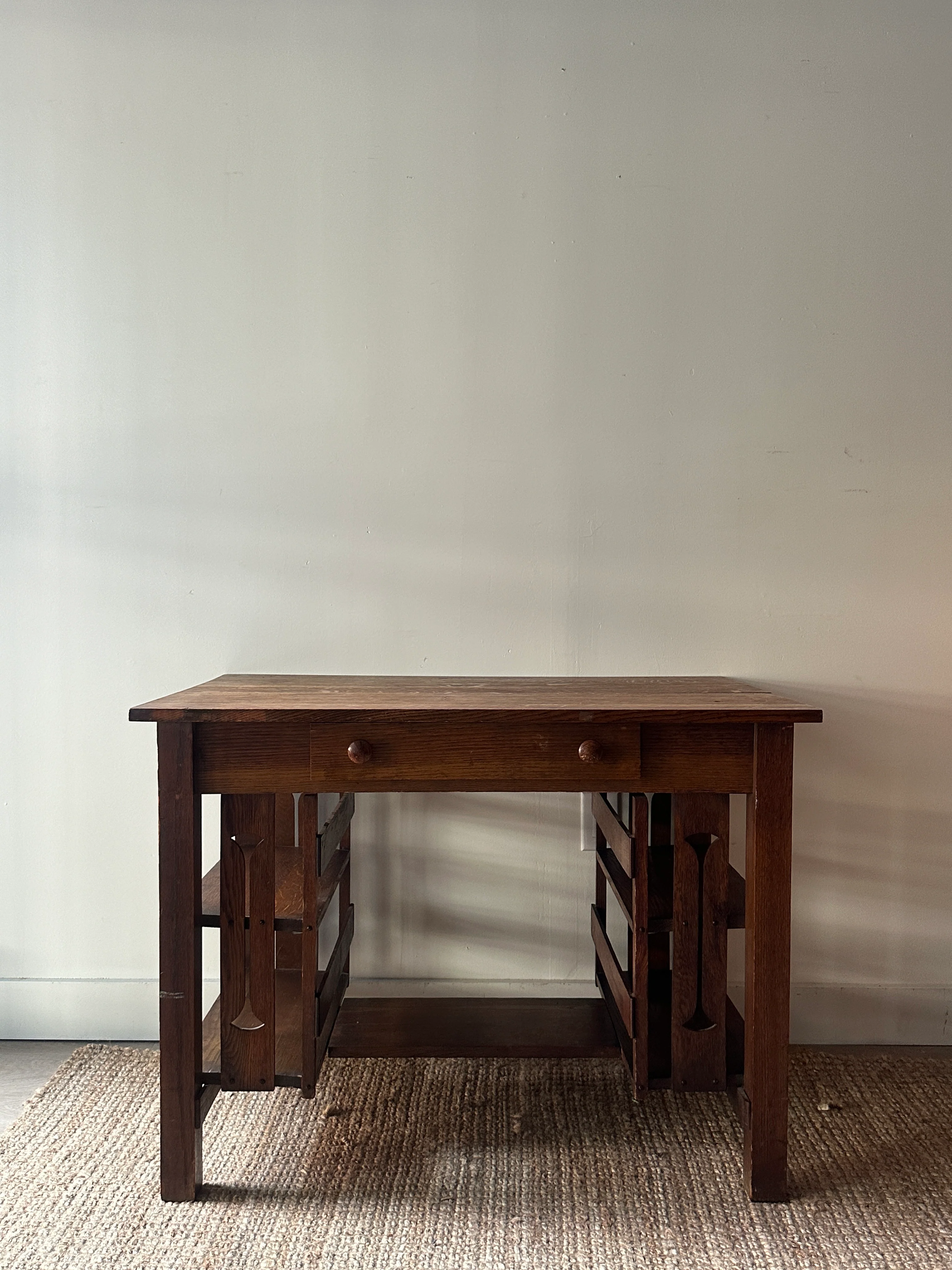 Mission desk