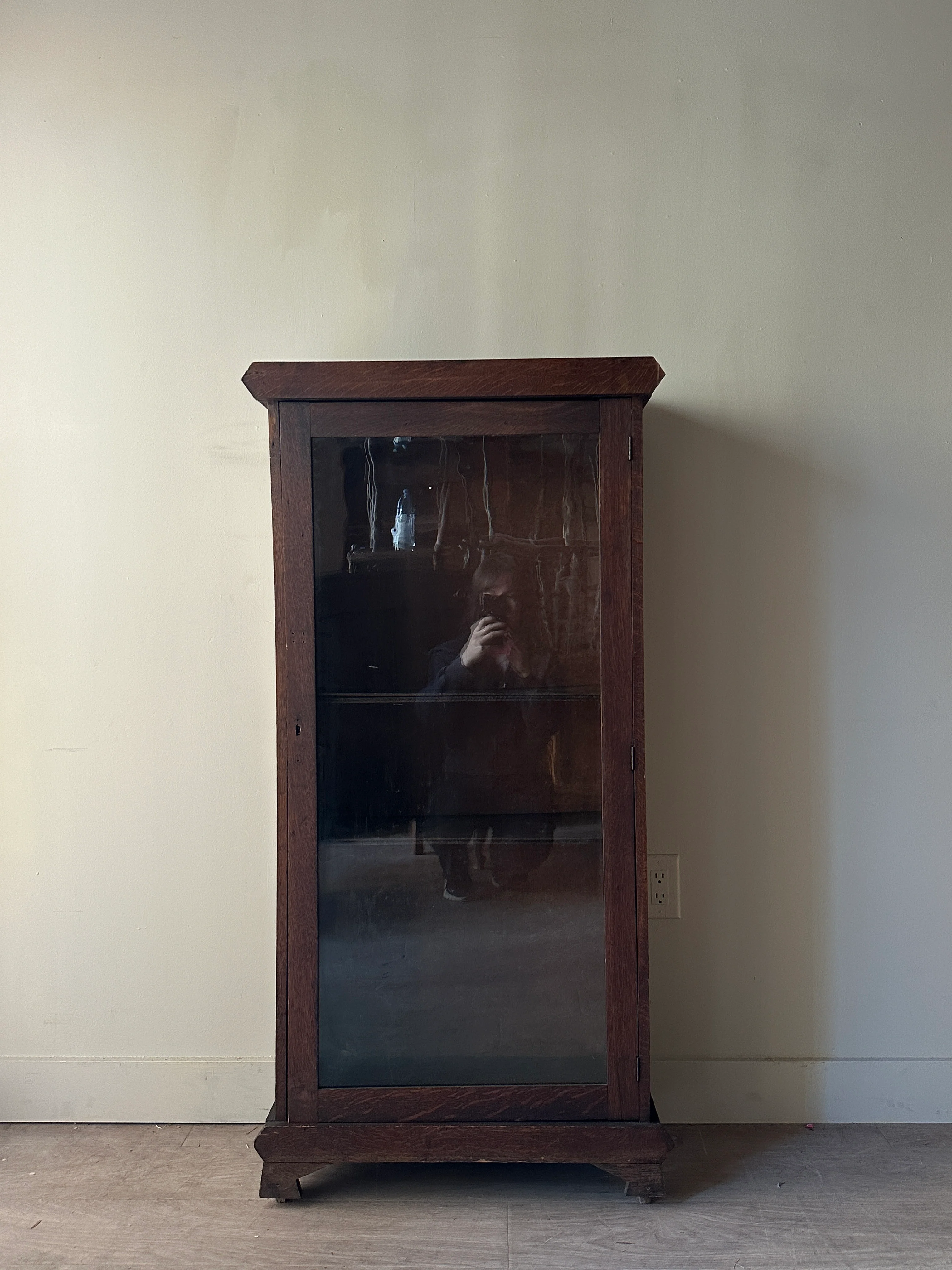 Mission display cabinet