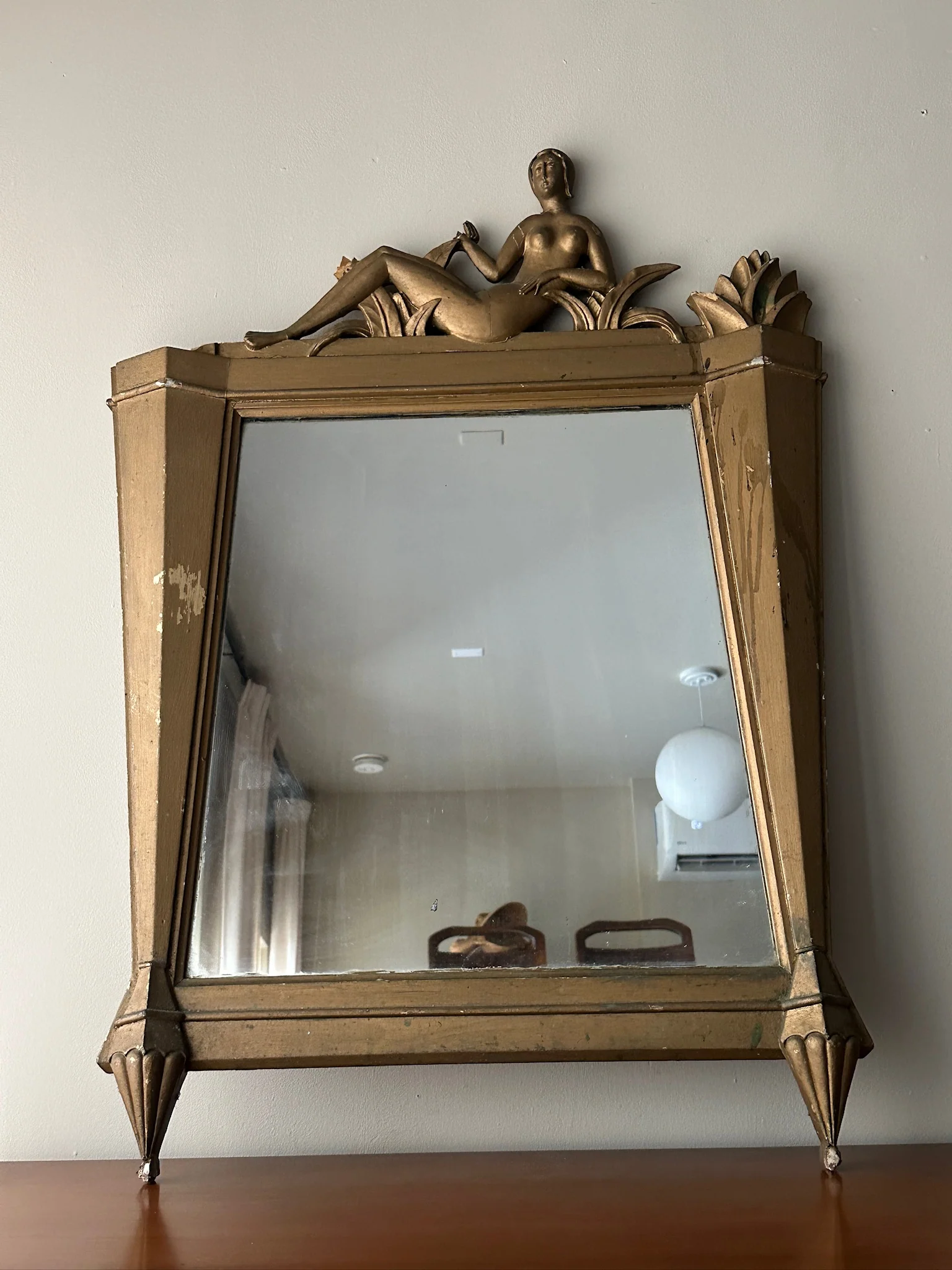 Neoclassical gilt mirror with reclining nude - Image 3