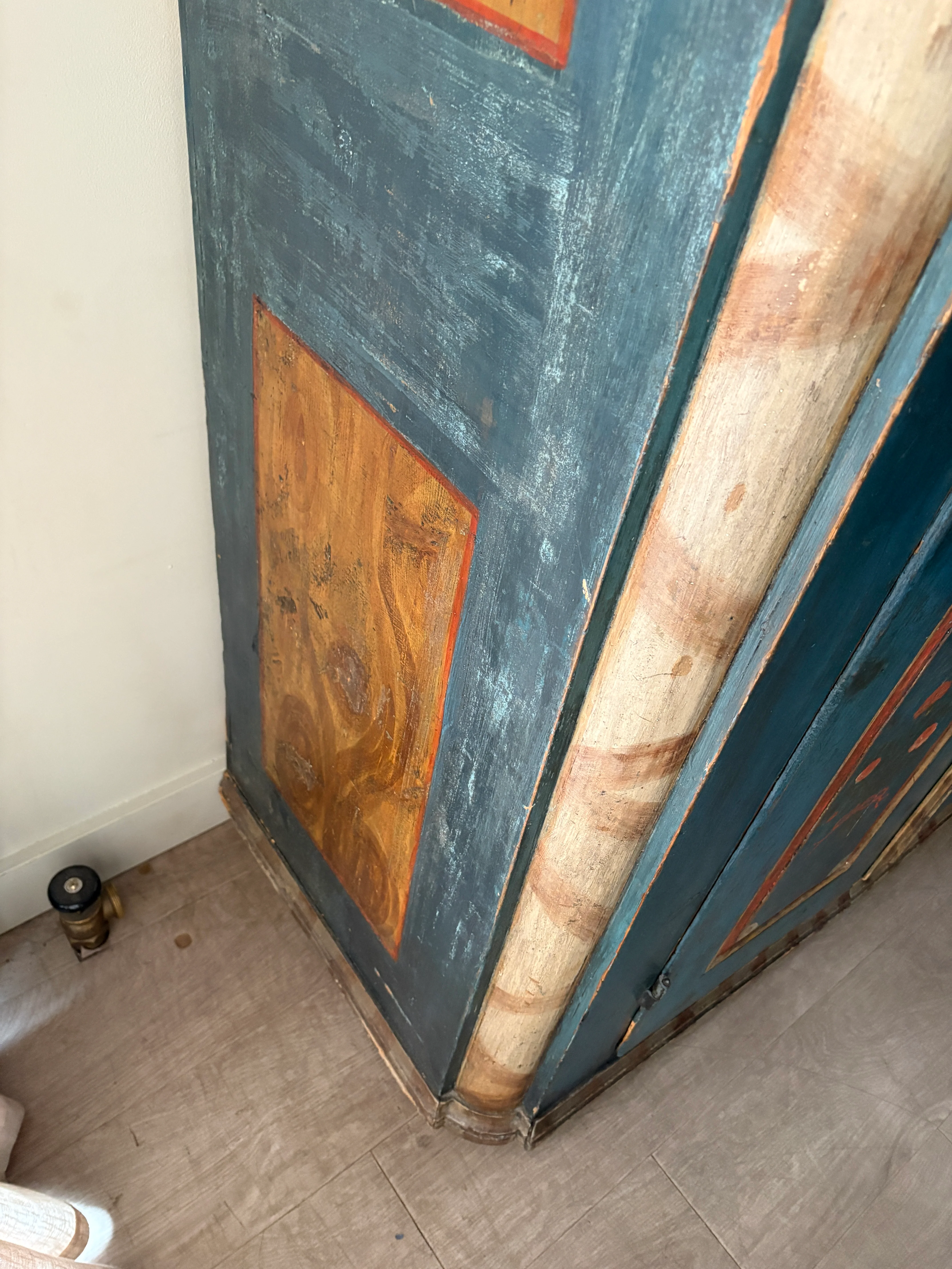 Northern European painted pine wardrobe - Image 5