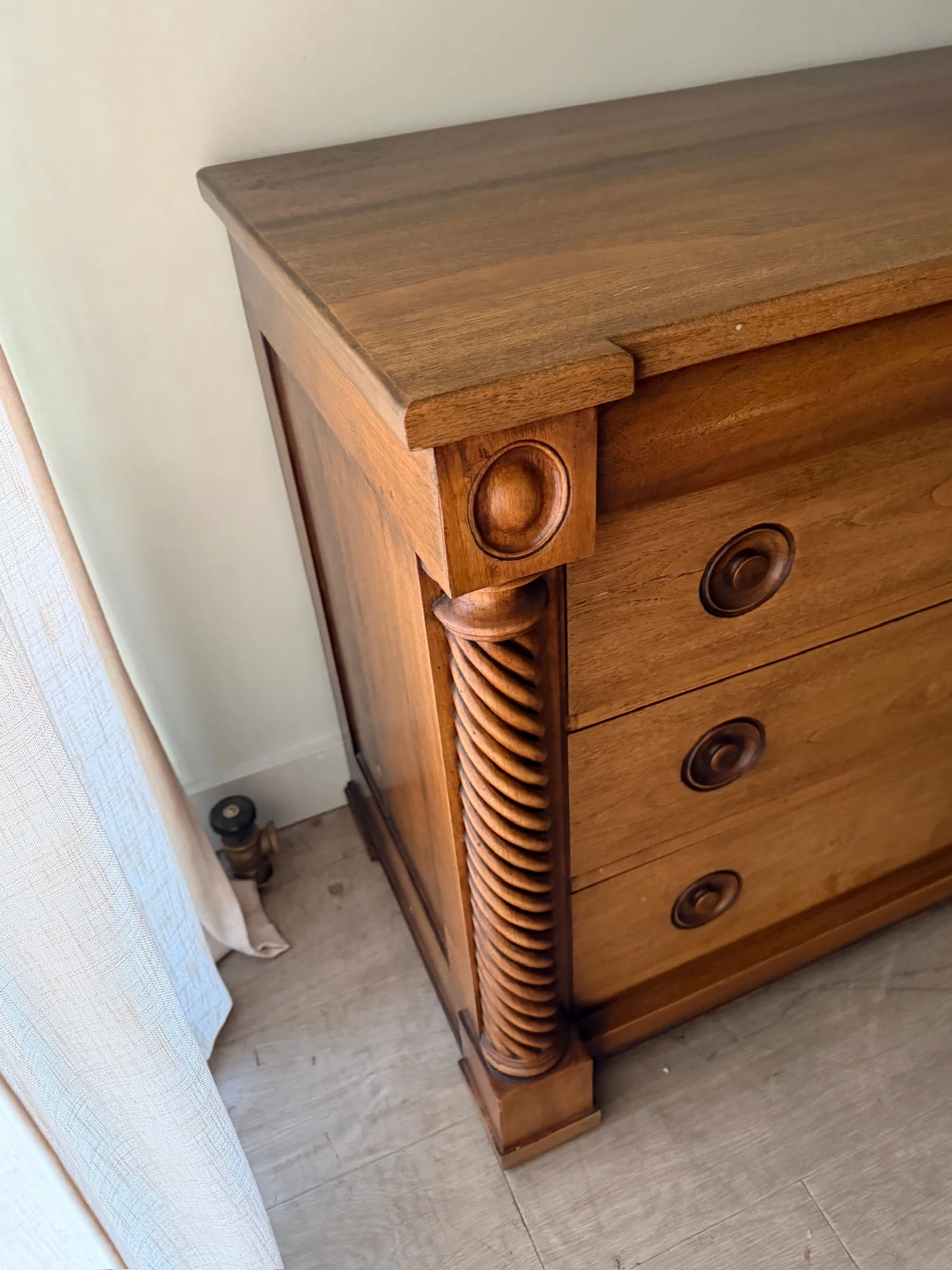 Oak 6 drawer sideboard - Image 2