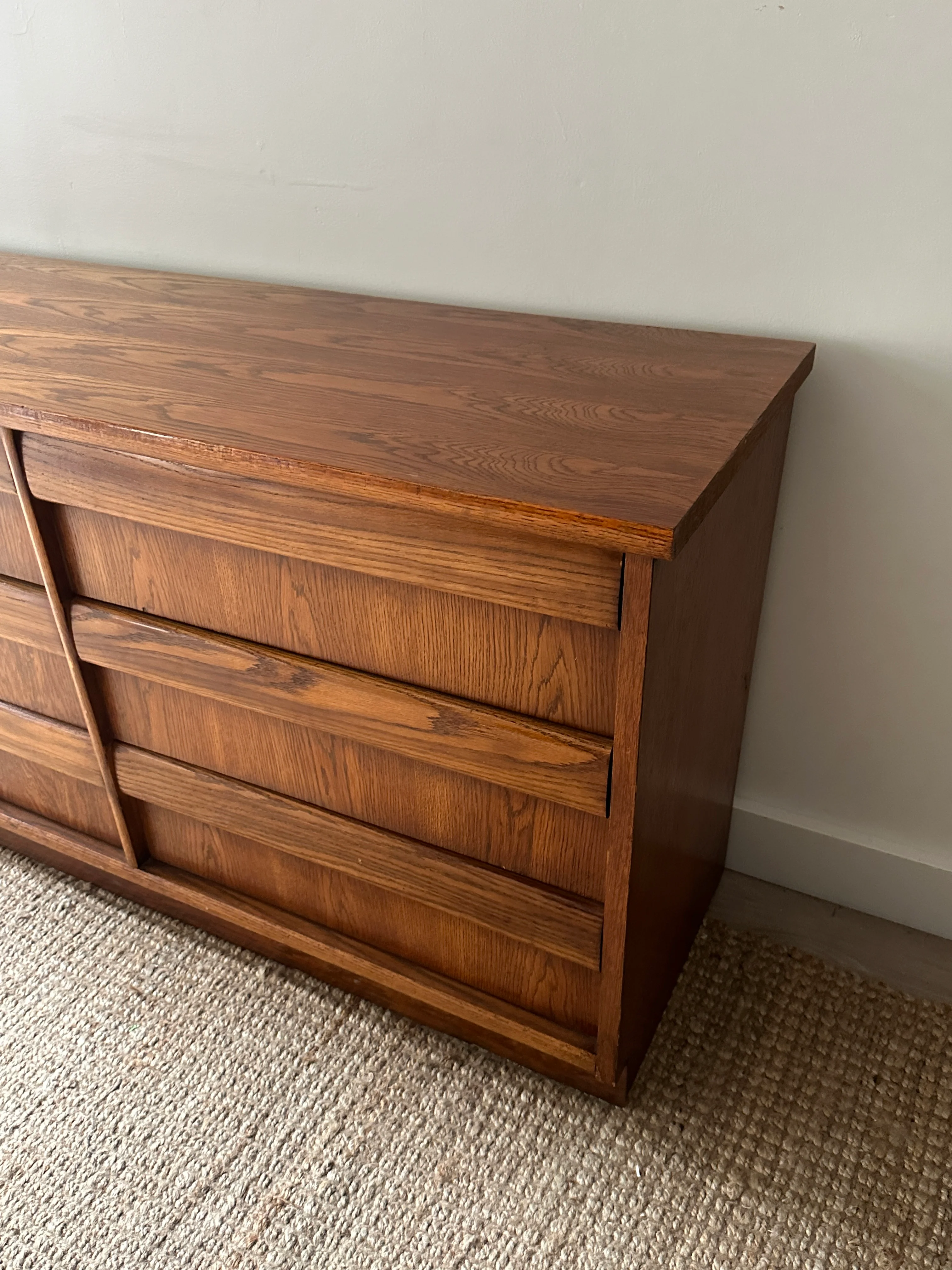Oak 9 drawer dresser - Image 4