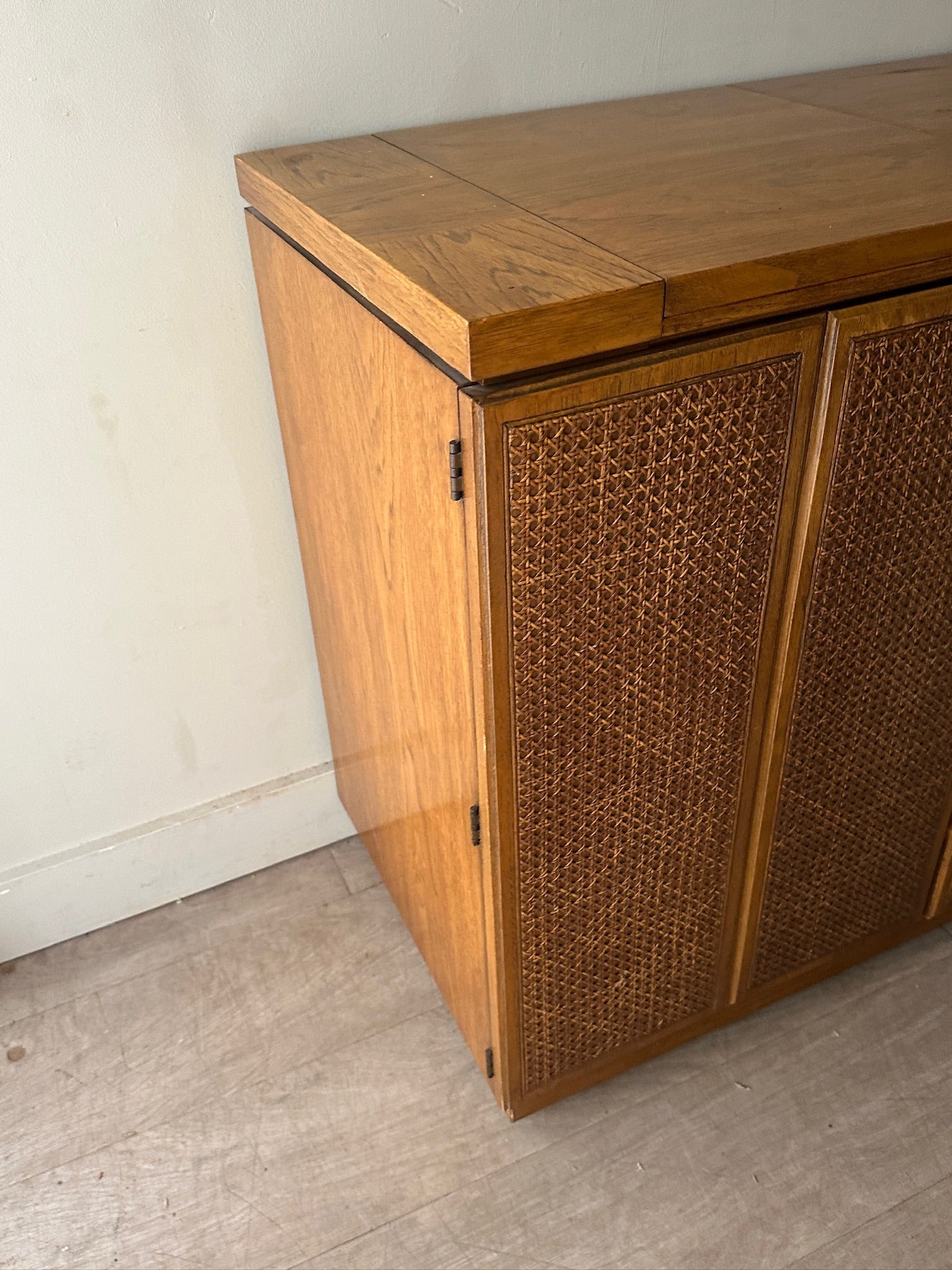 Oak and cane flip top bar - Image 3