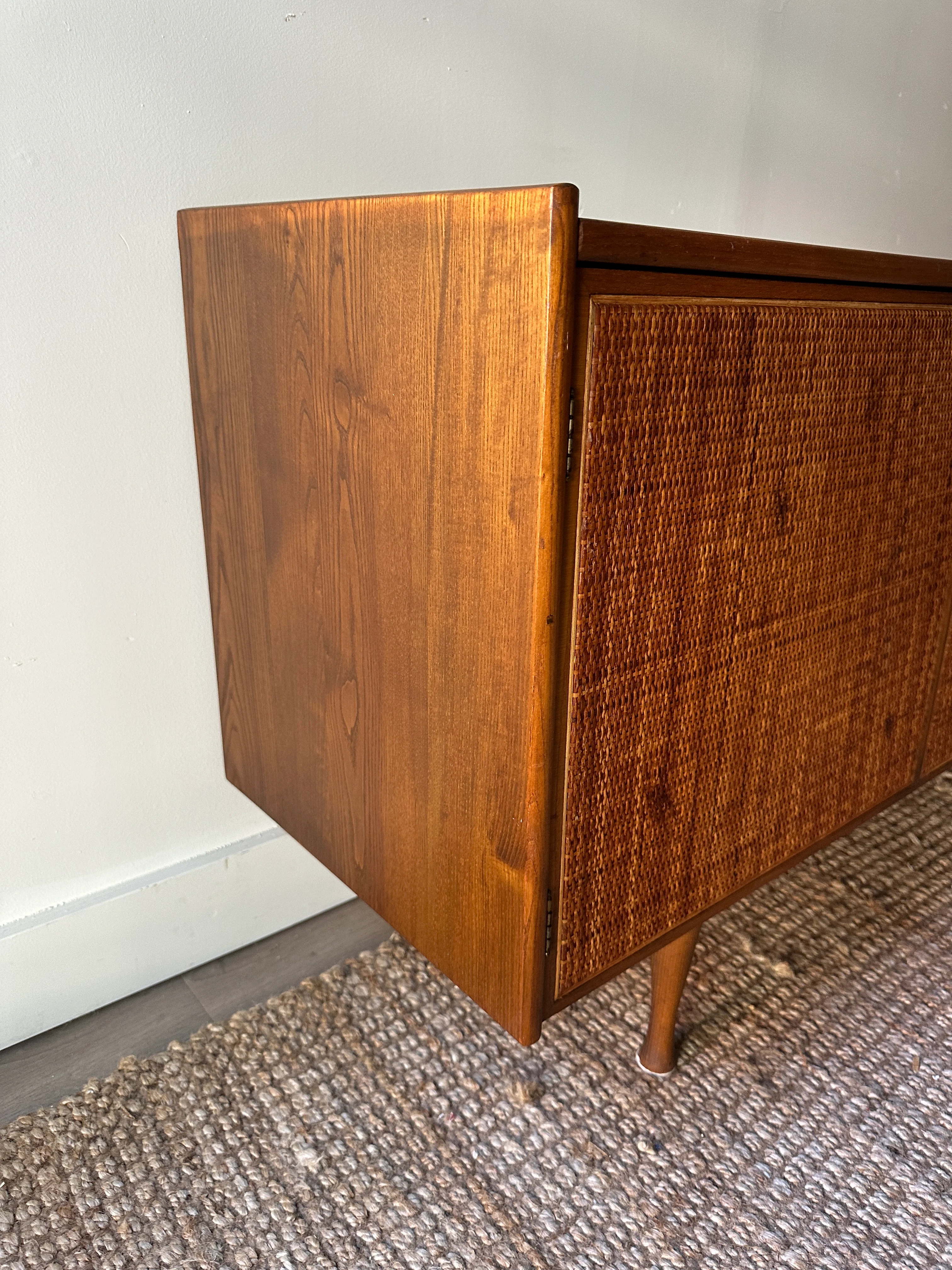 Oak and rattan credenza - Image 5