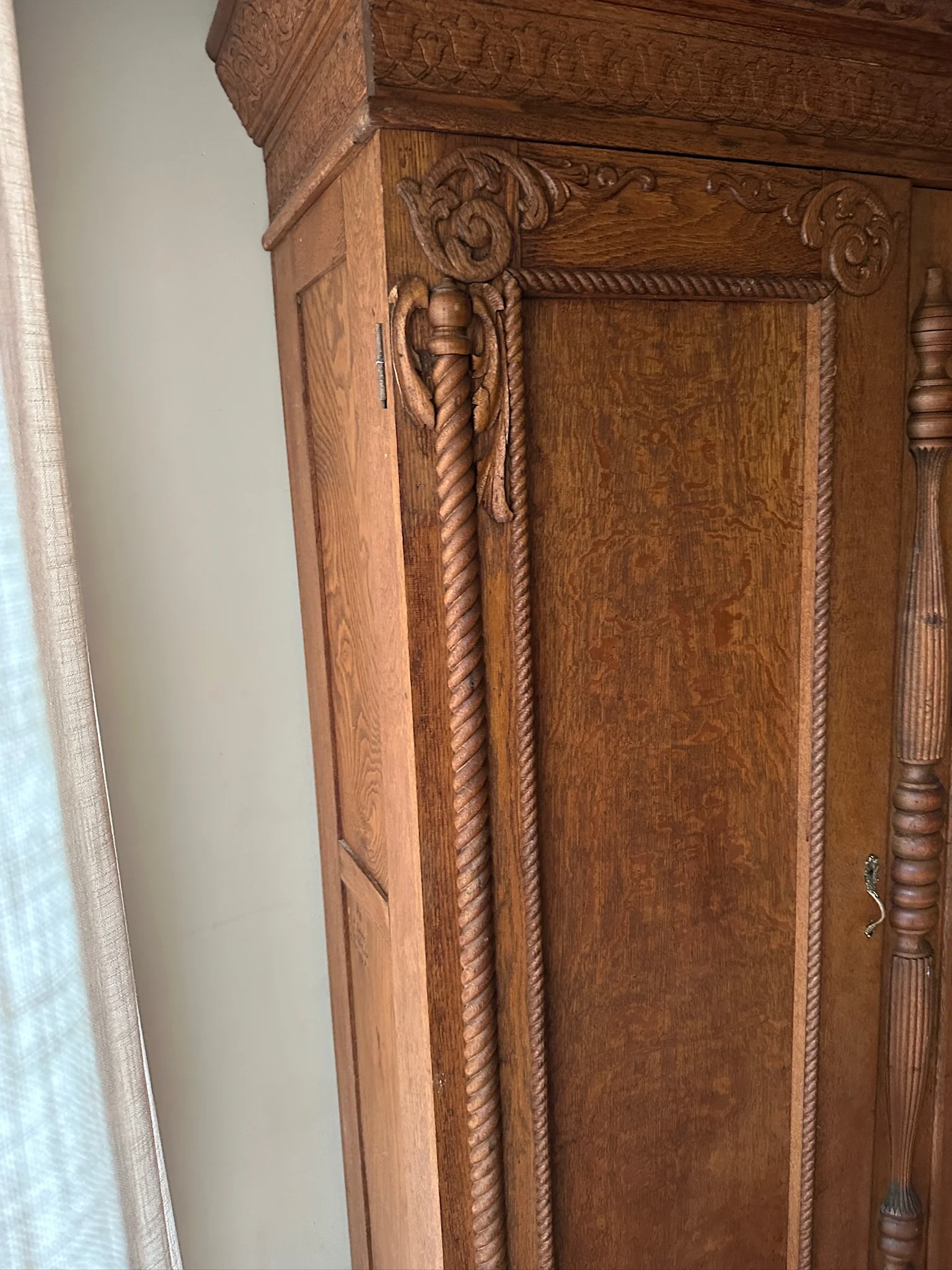 Oak armoire - Image 2