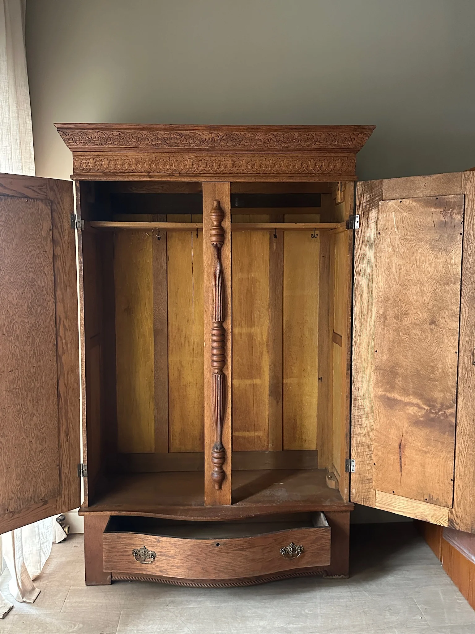Oak armoire - Image 6