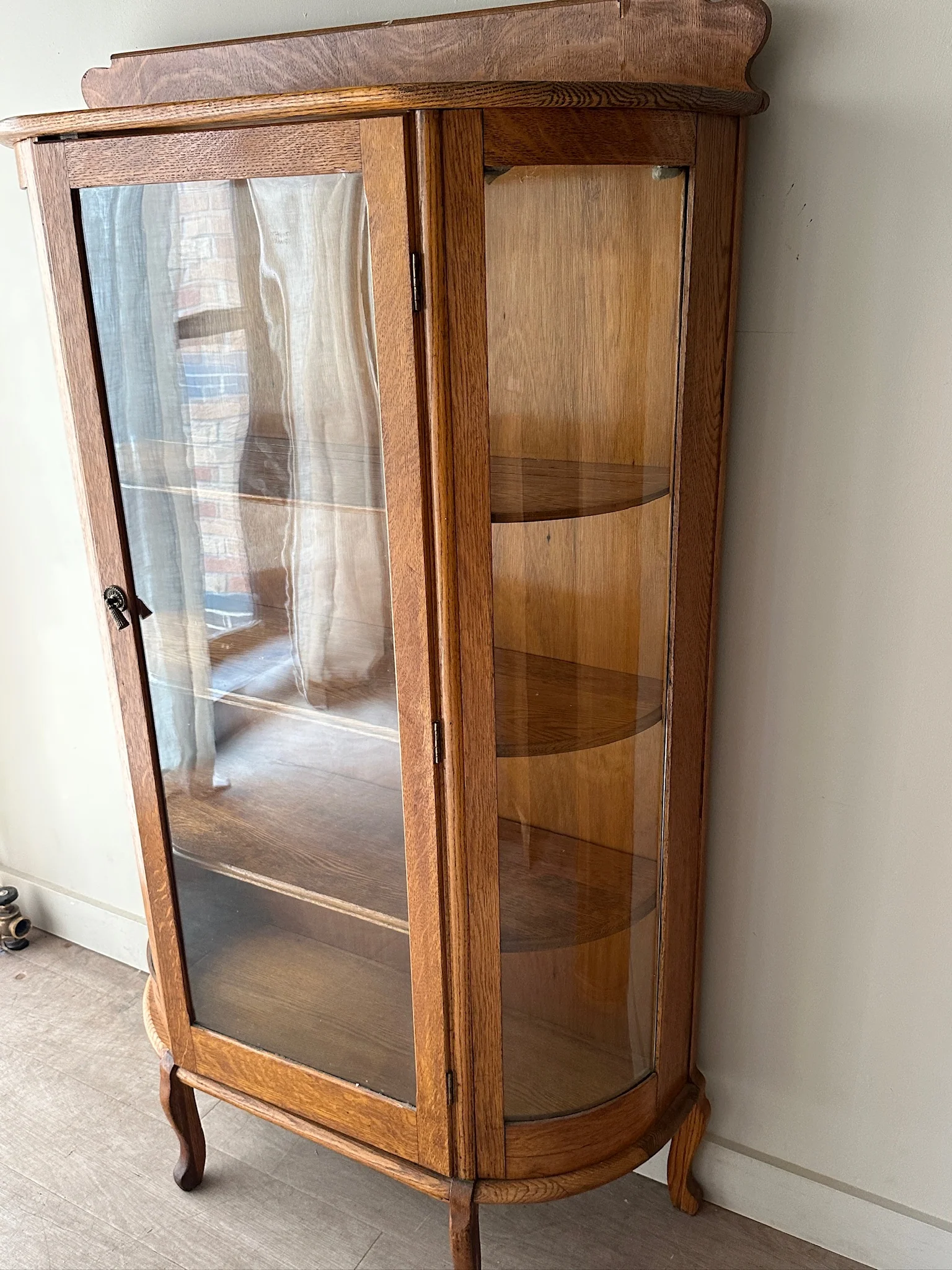 Oak curio cabinet - Image 3