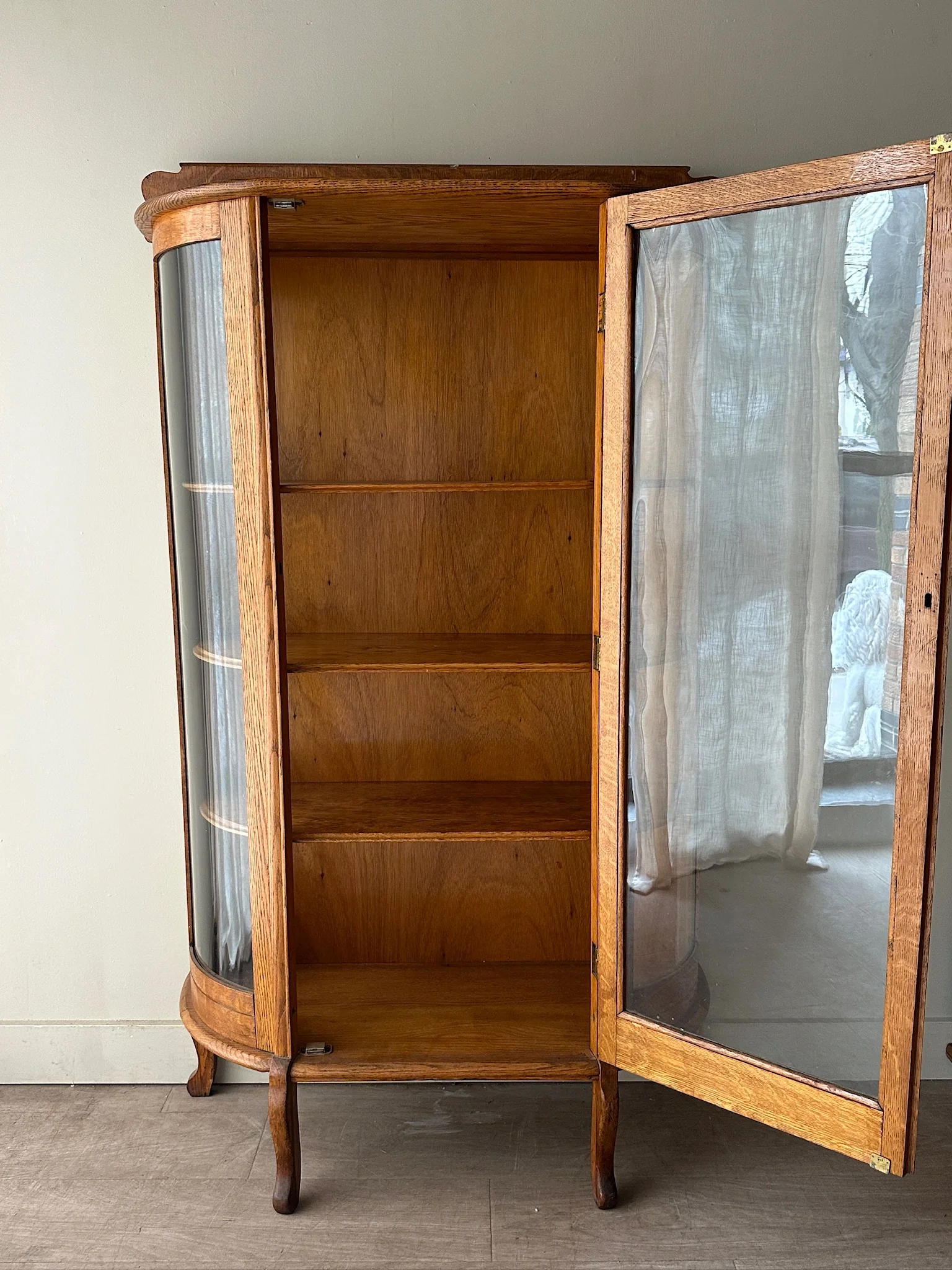 Oak curio cabinet - Image 5