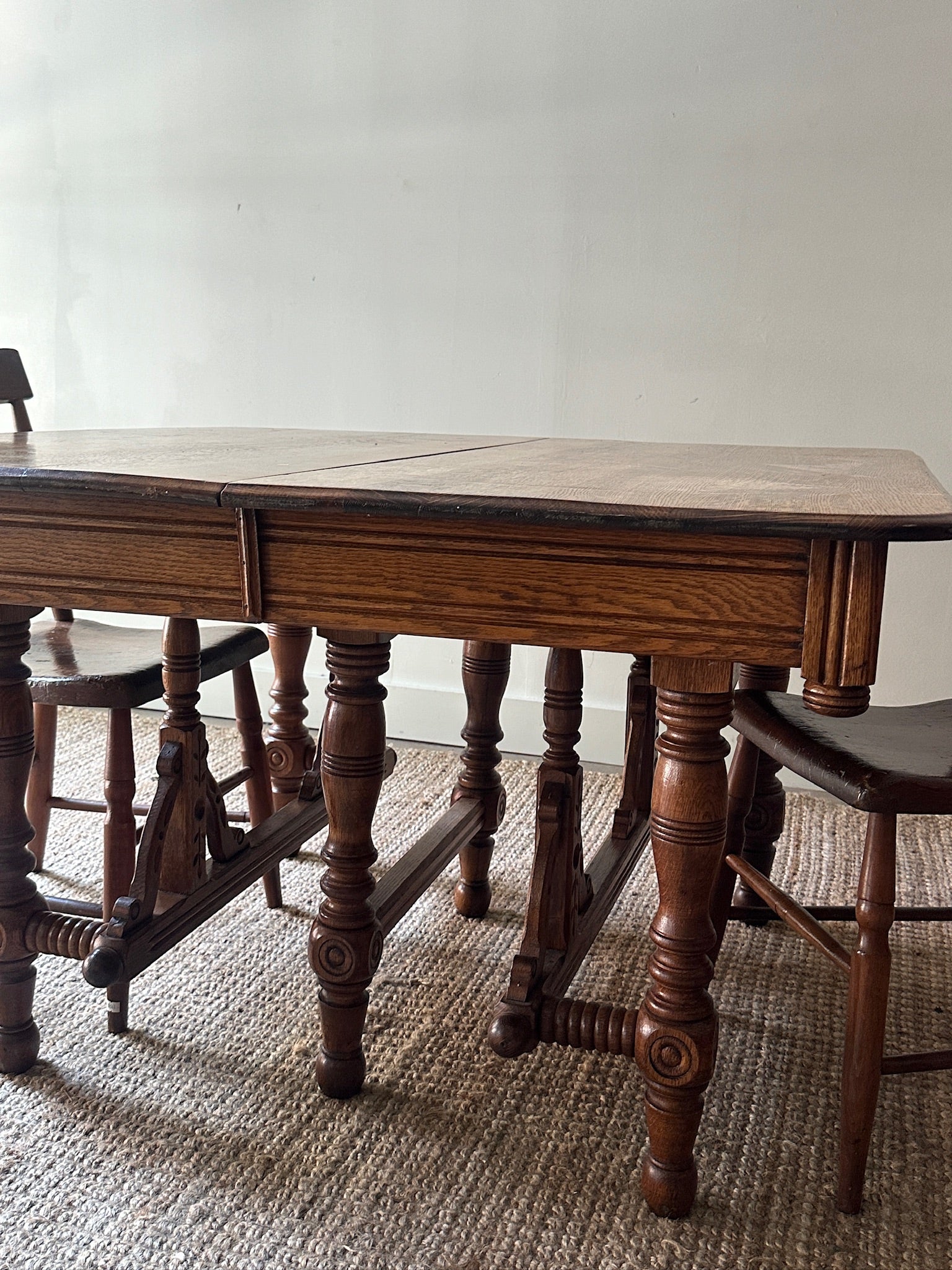 Oak dining table - Image 3
