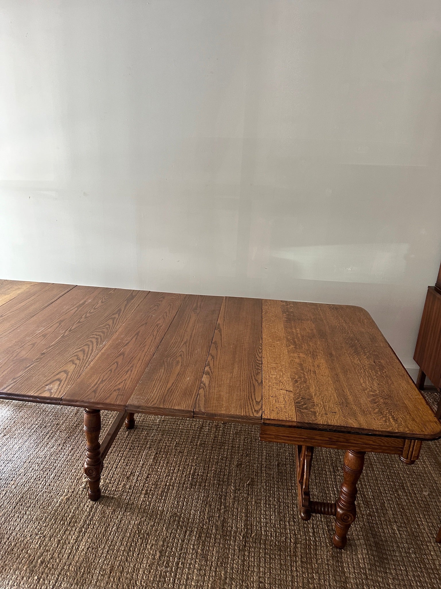 Oak dining table - Image 8
