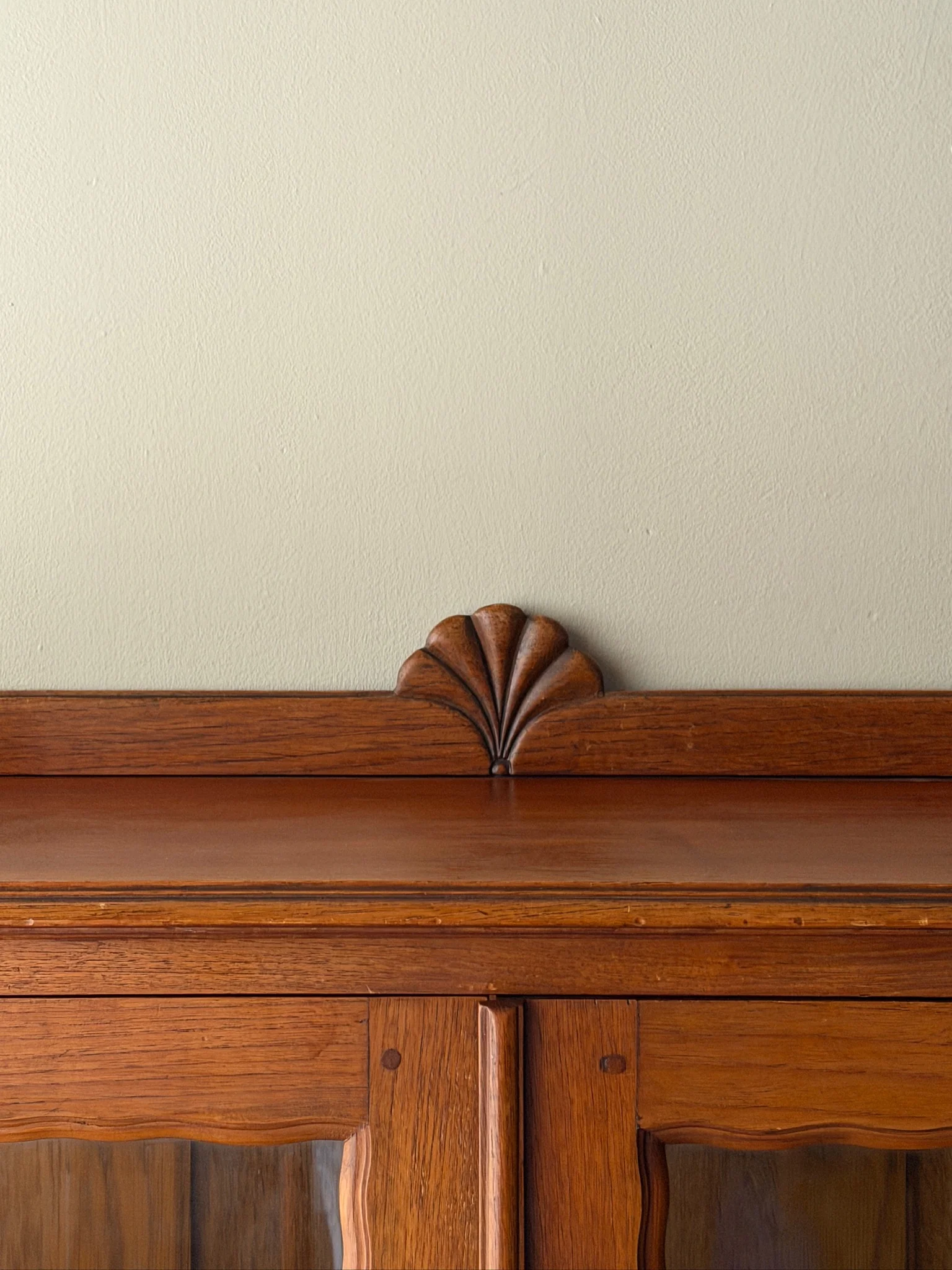 Maple display cabinet - Image 4