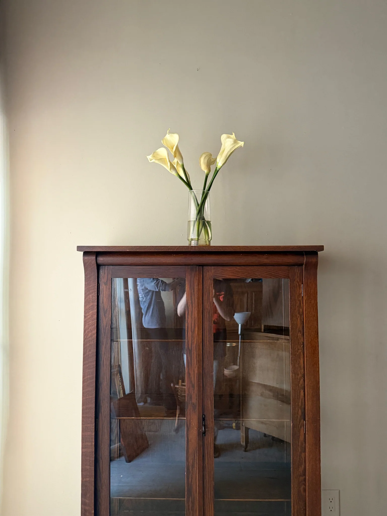 Oak display cabinet - Image 2