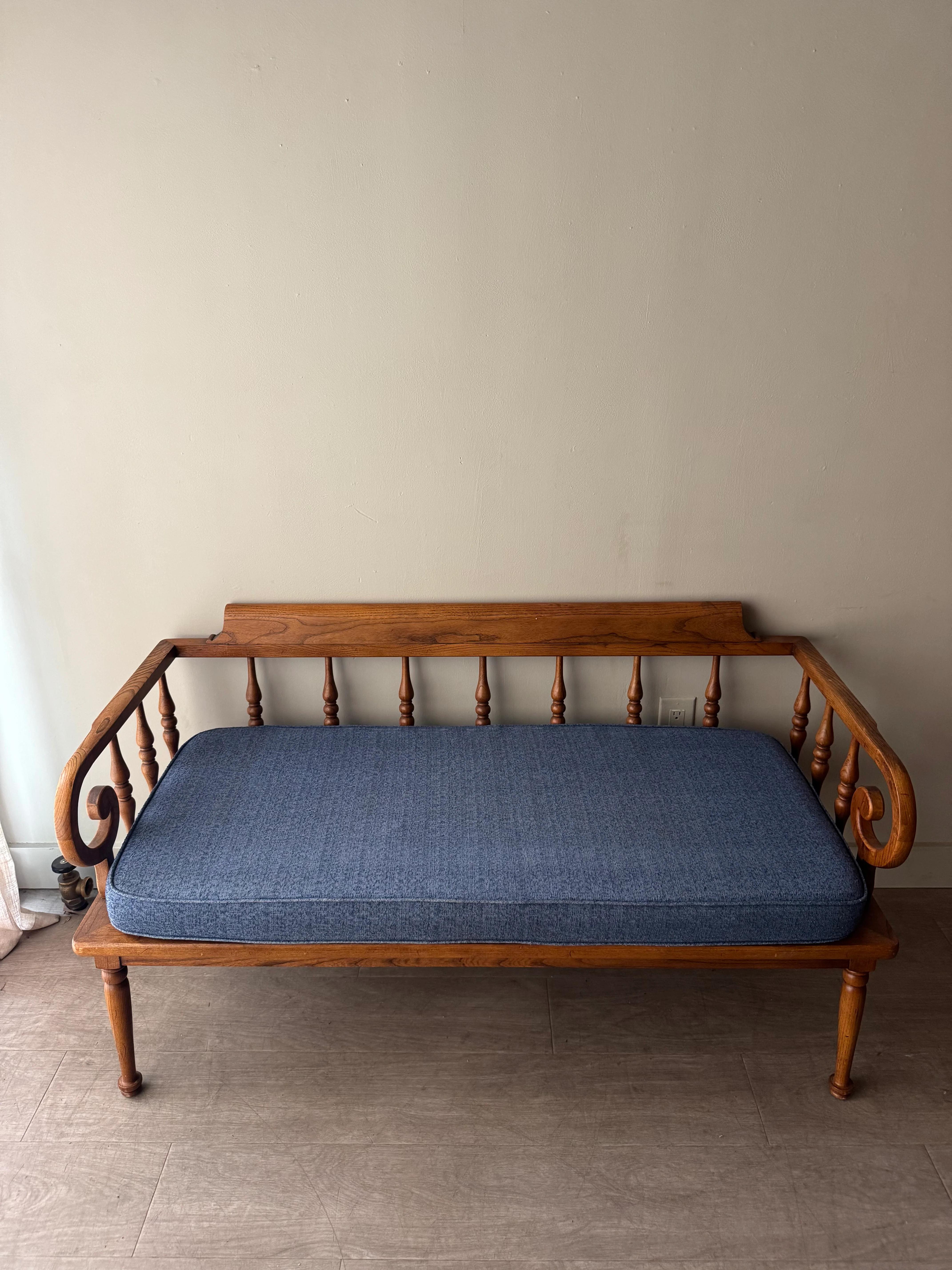 Oak Mudroom Bench - Image 4