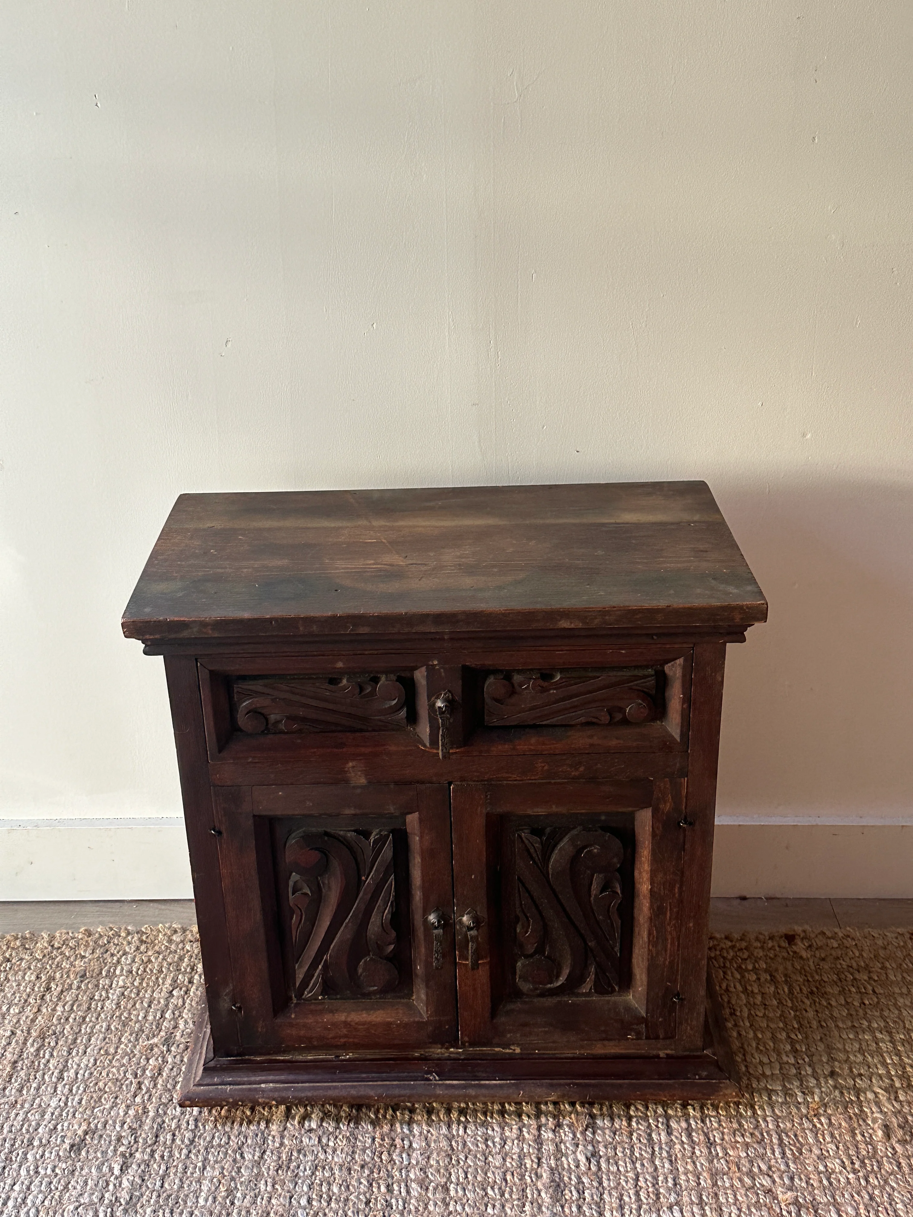 Oak side table - Image 2