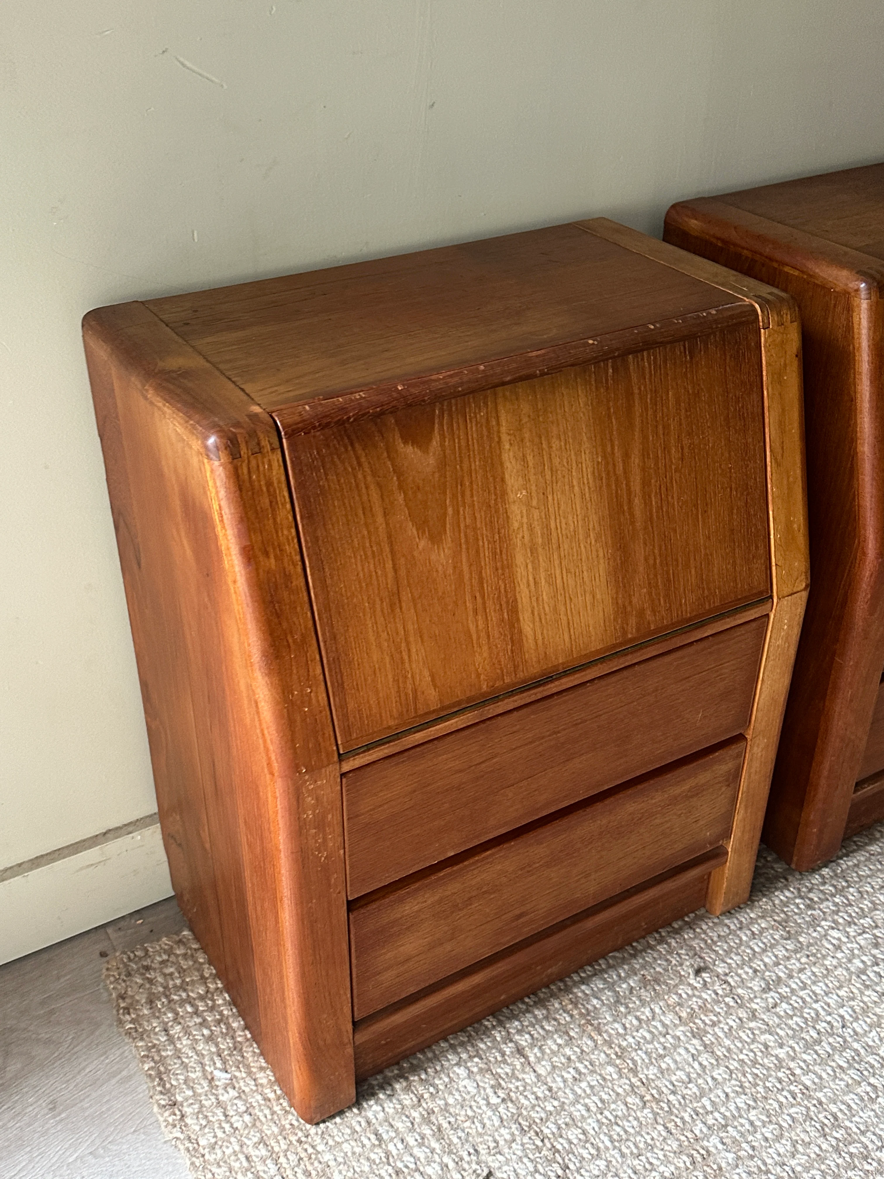 Oak side tables. - Image 3