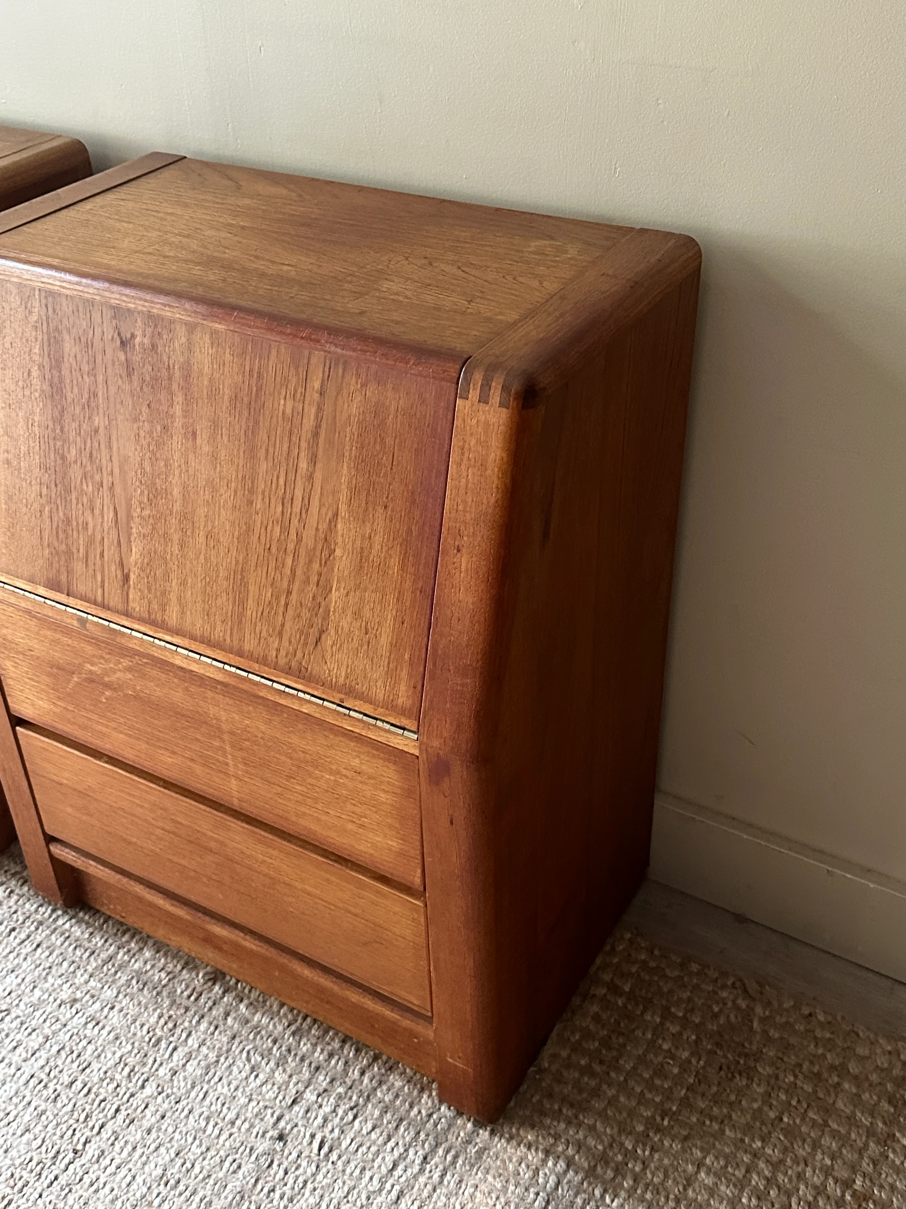 Oak side tables. - Image 4