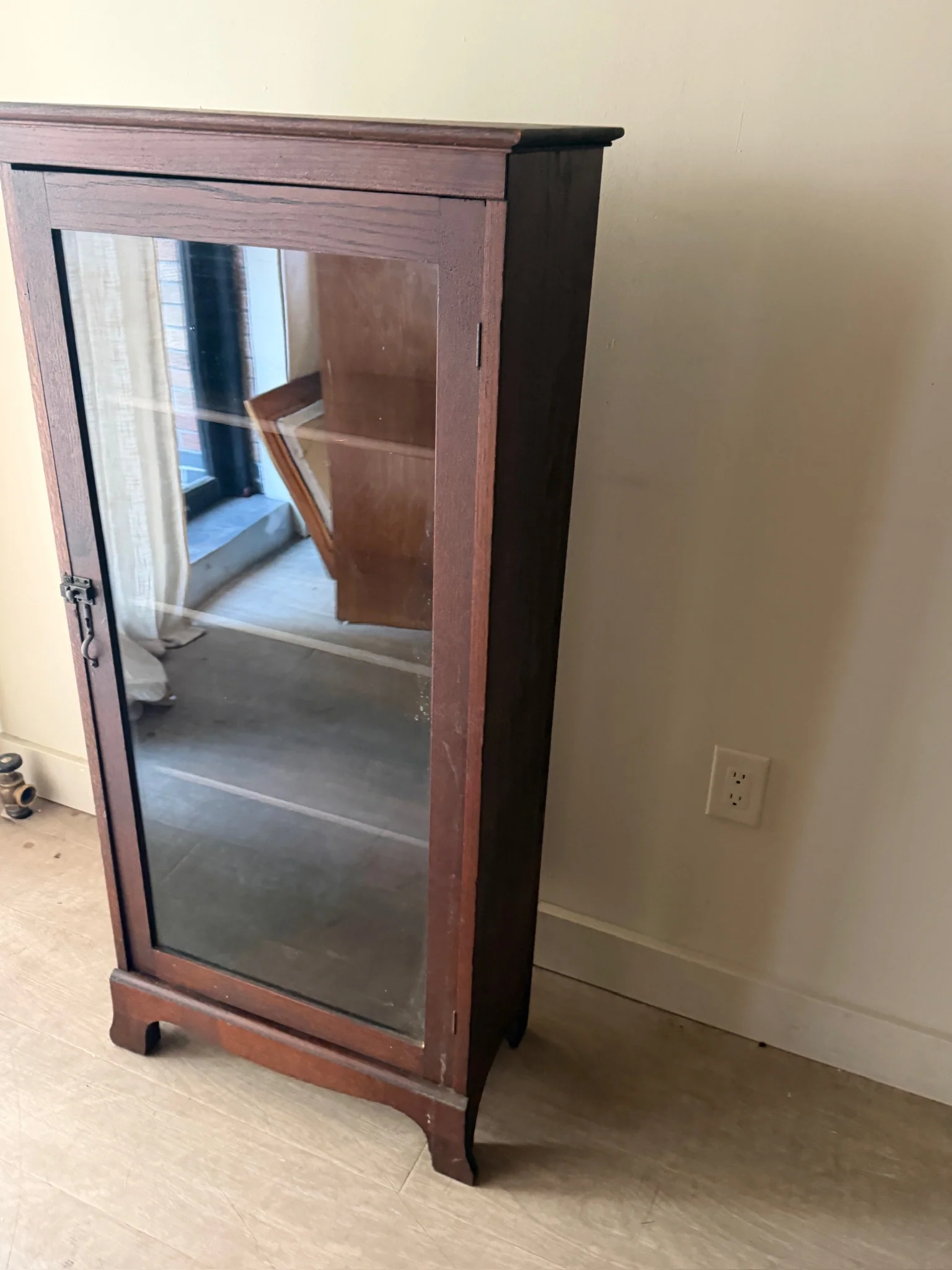 Oak single door display cabinet - Image 3