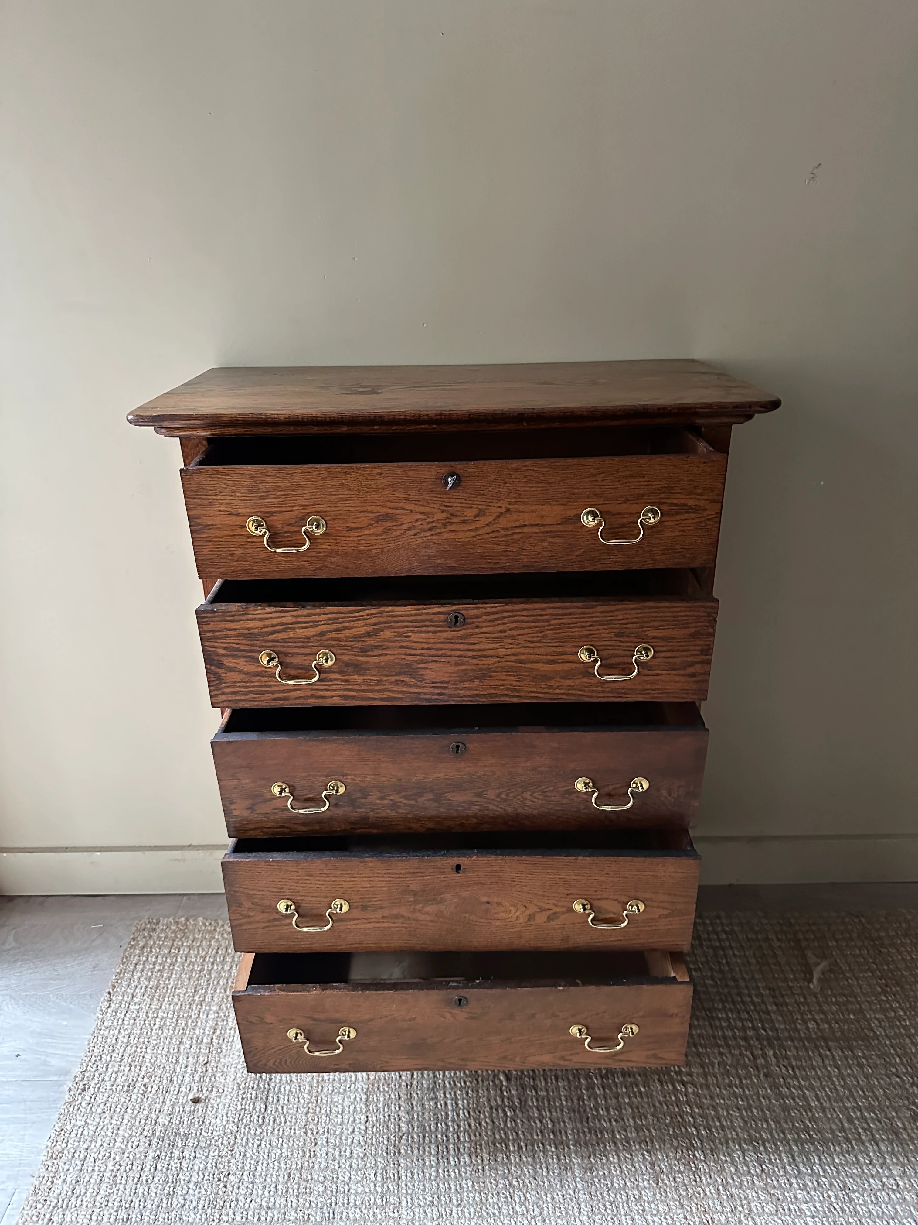 Oak tallboy with brass handles - Image 4