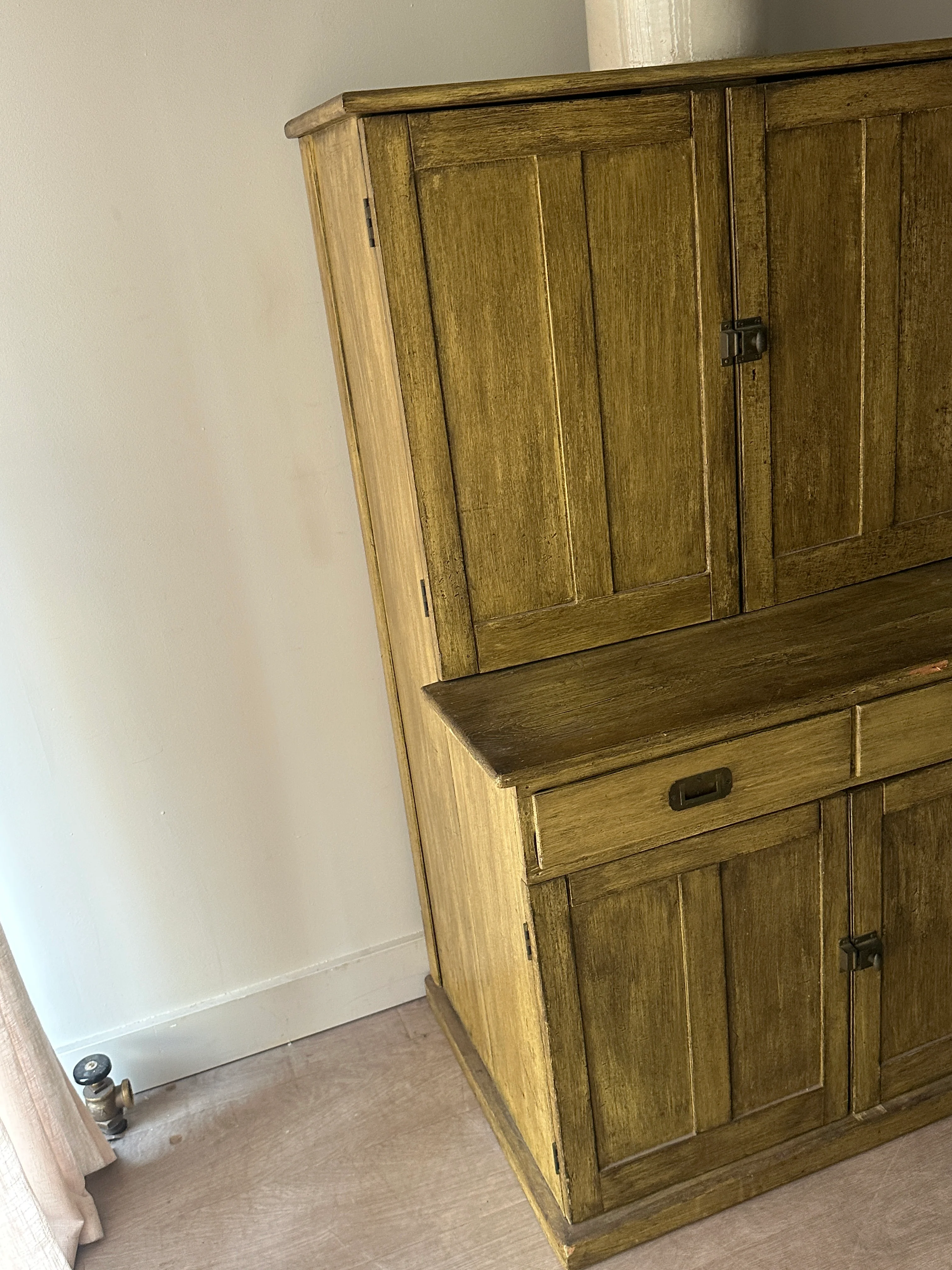 Ochre hutch - Image 2