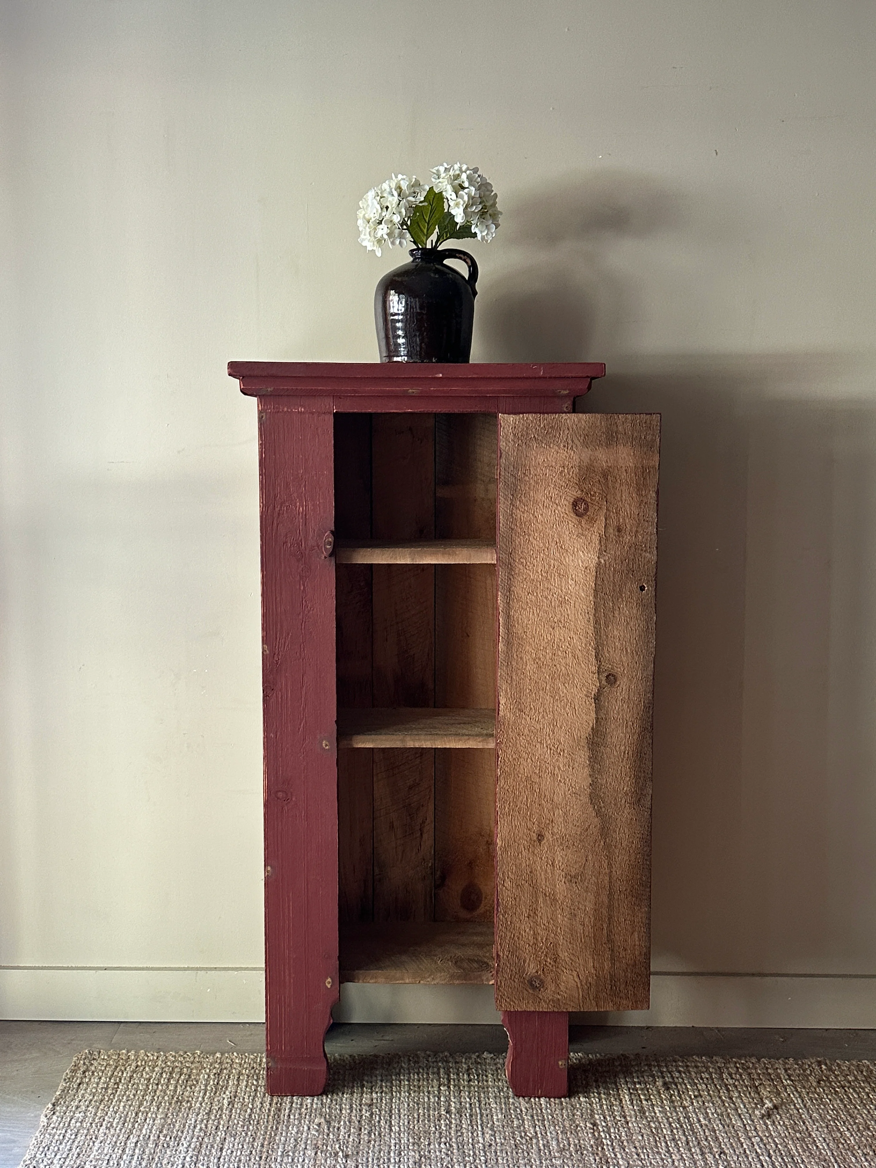 Painted pine chimney cupboard - Image 4