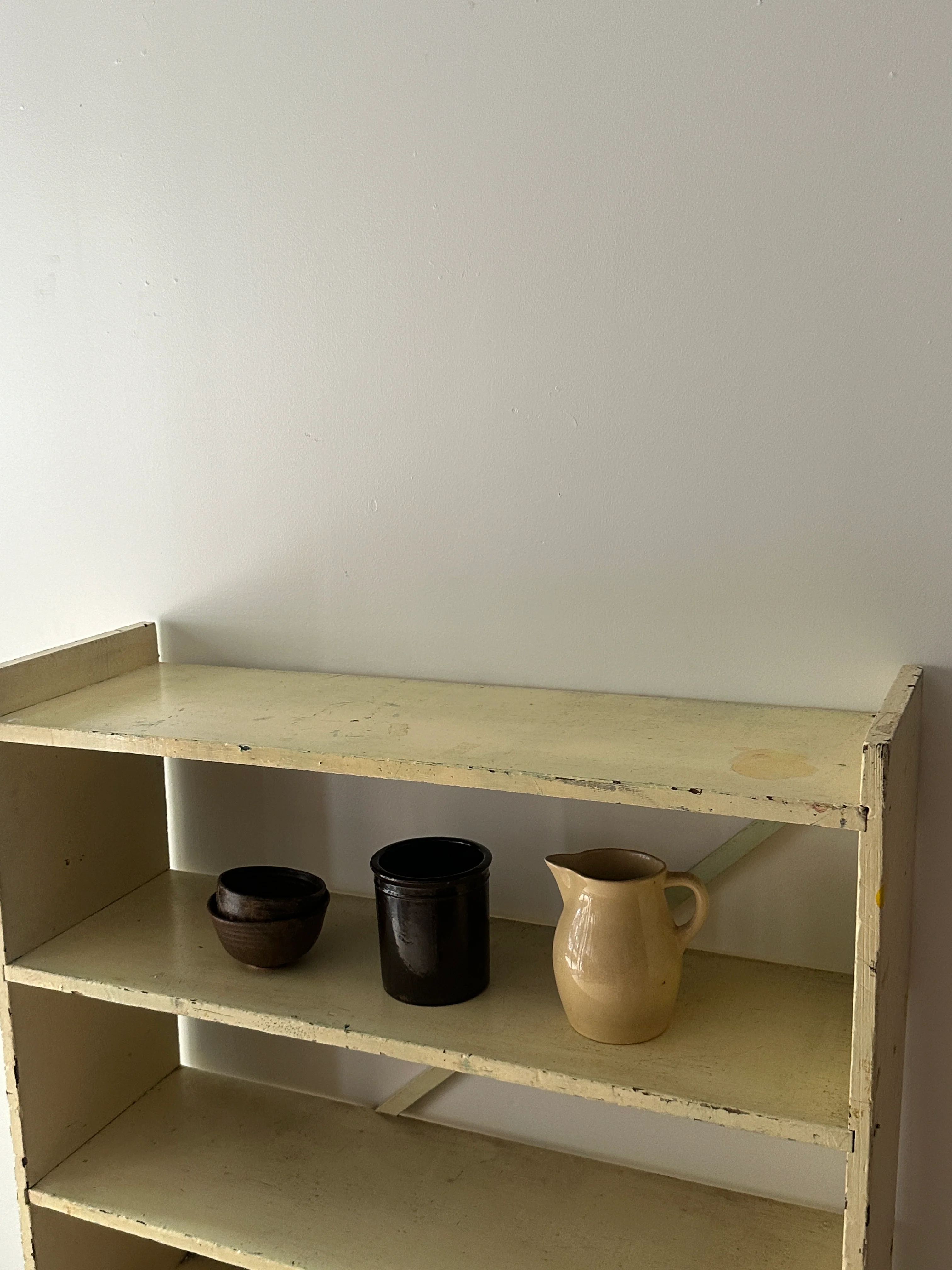Painted pine farmhouse bookshelf - Image 4