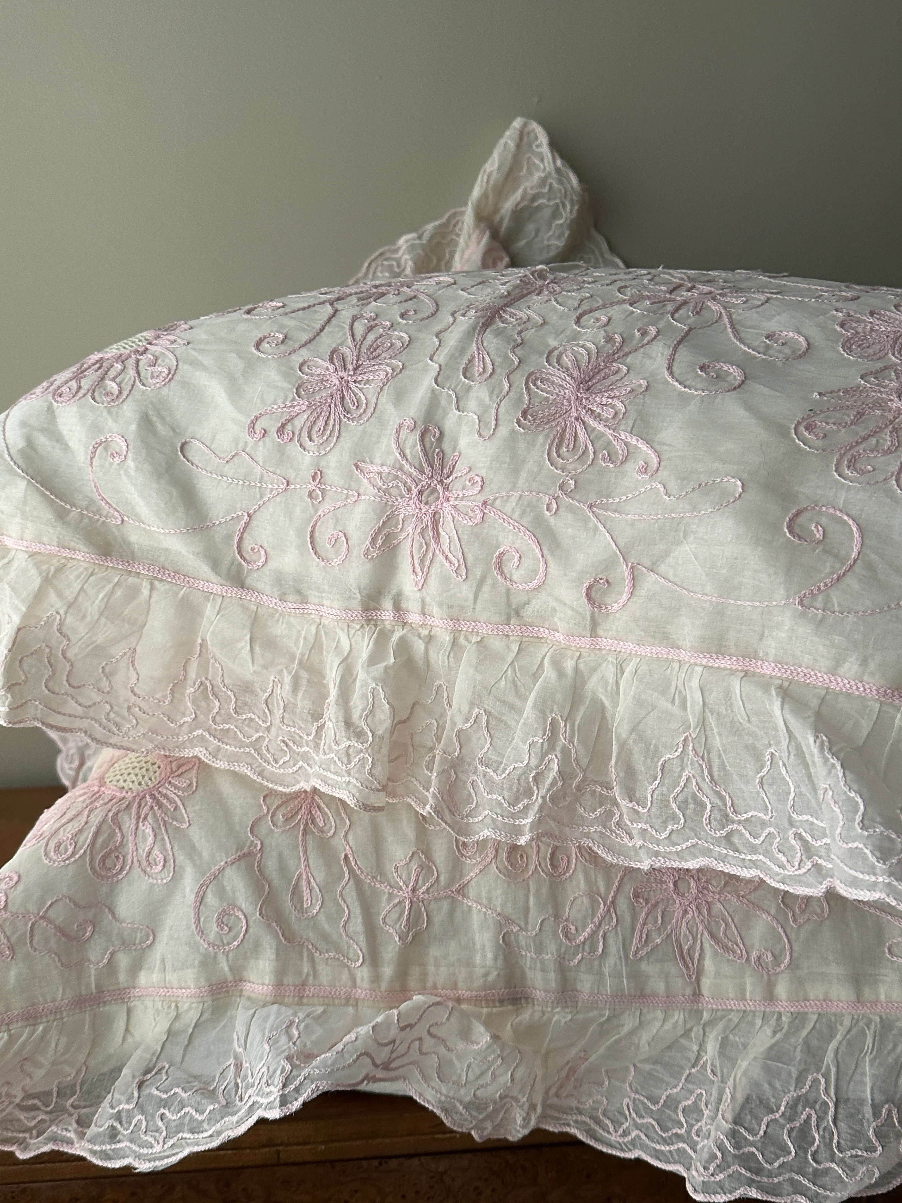 Pair of European shams and inserts. Set of 2. Light Pink Thread design. - Image 5
