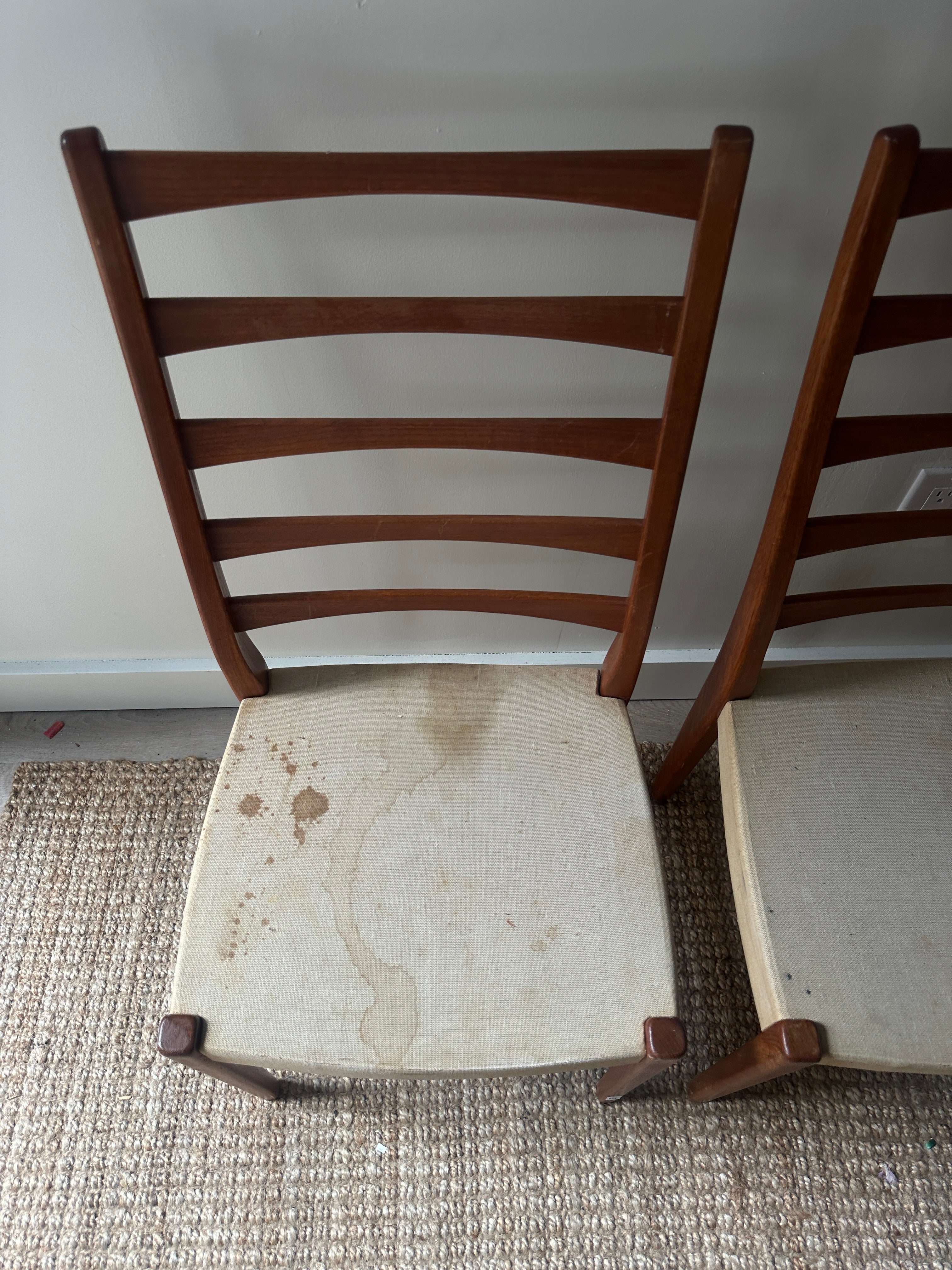 Pair of teak dining chairs - Image 3