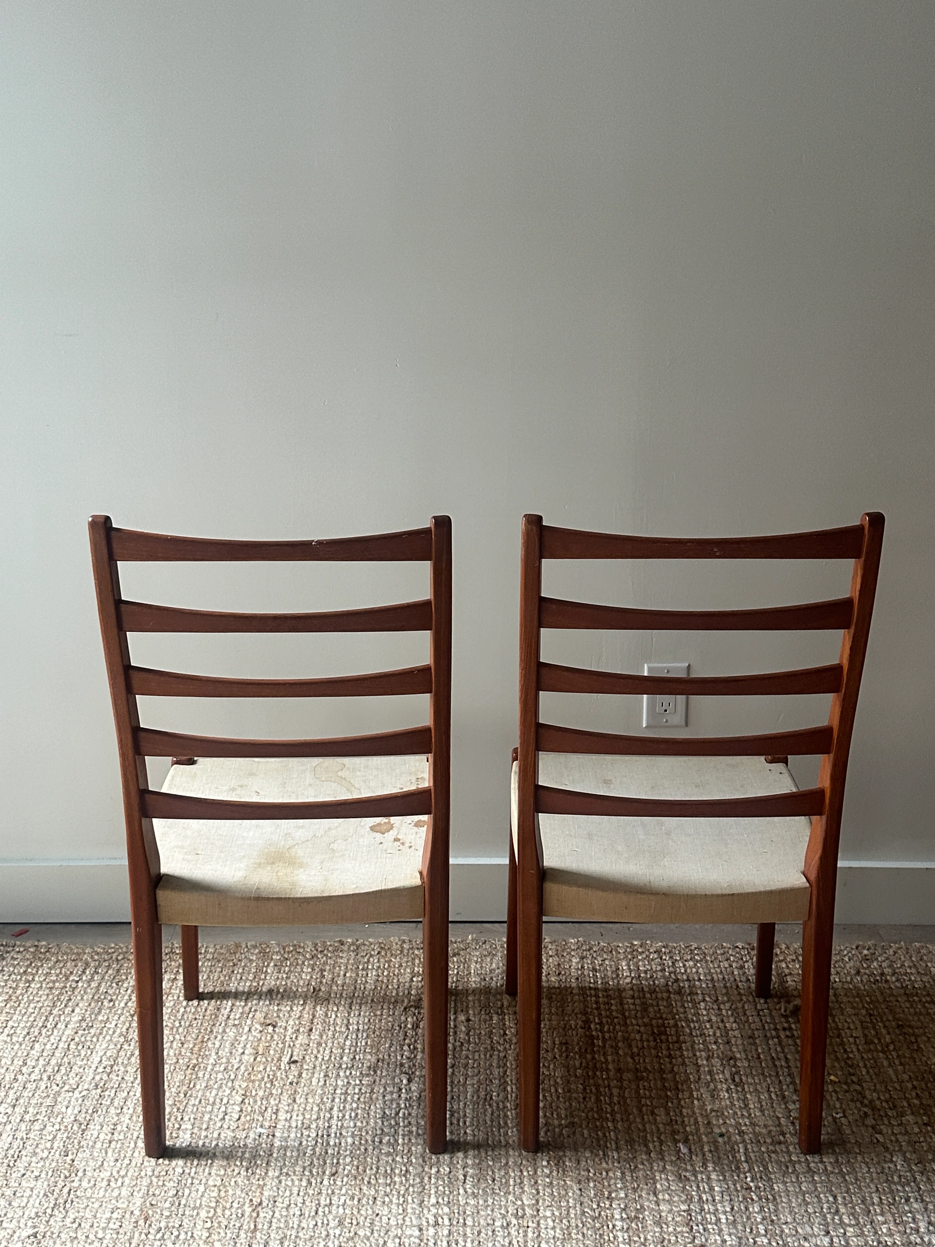 Pair of teak dining chairs - Image 5