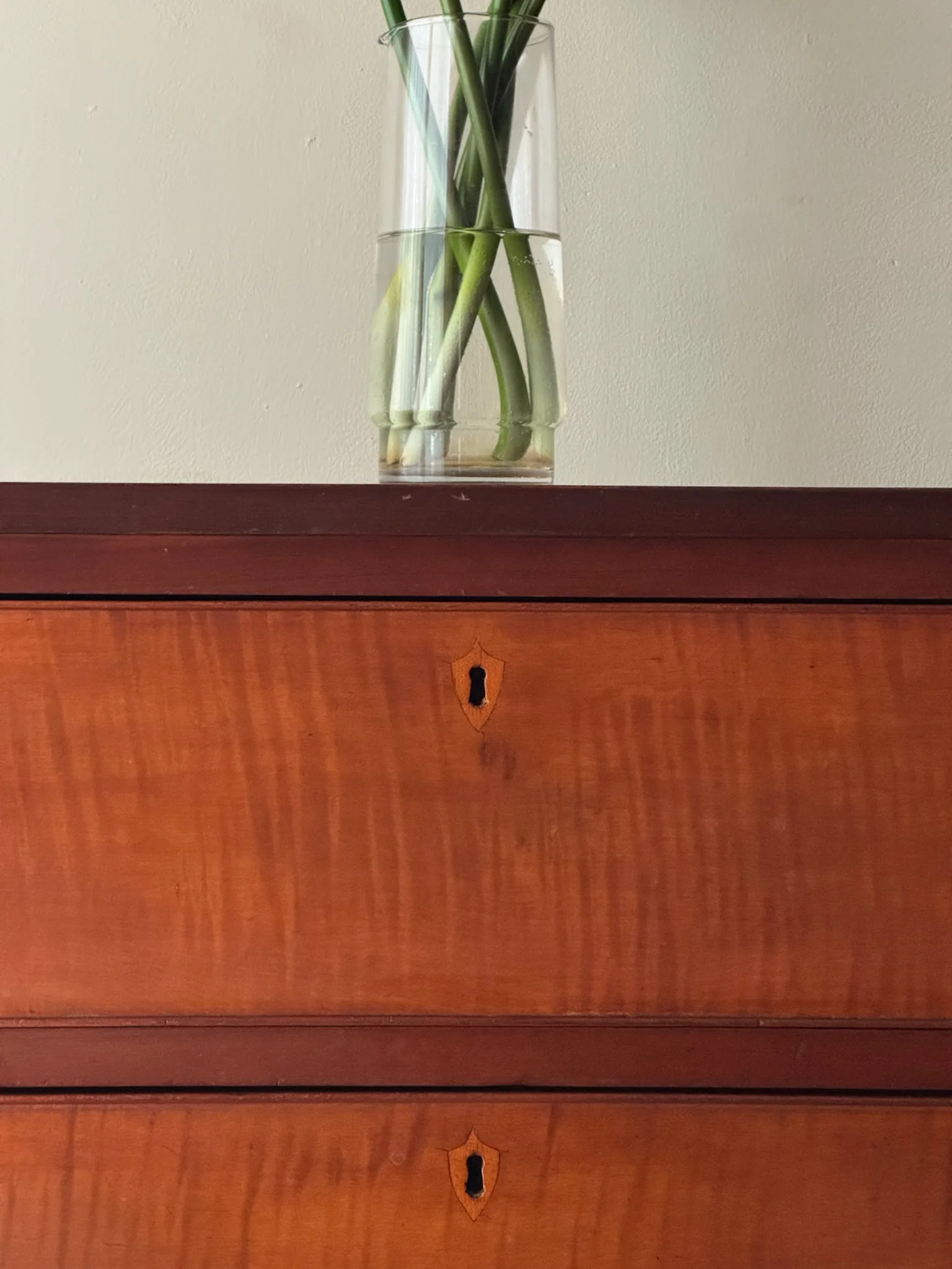Pennsylvania Federal tiger maple and cherry tallboy dresser - Image 5