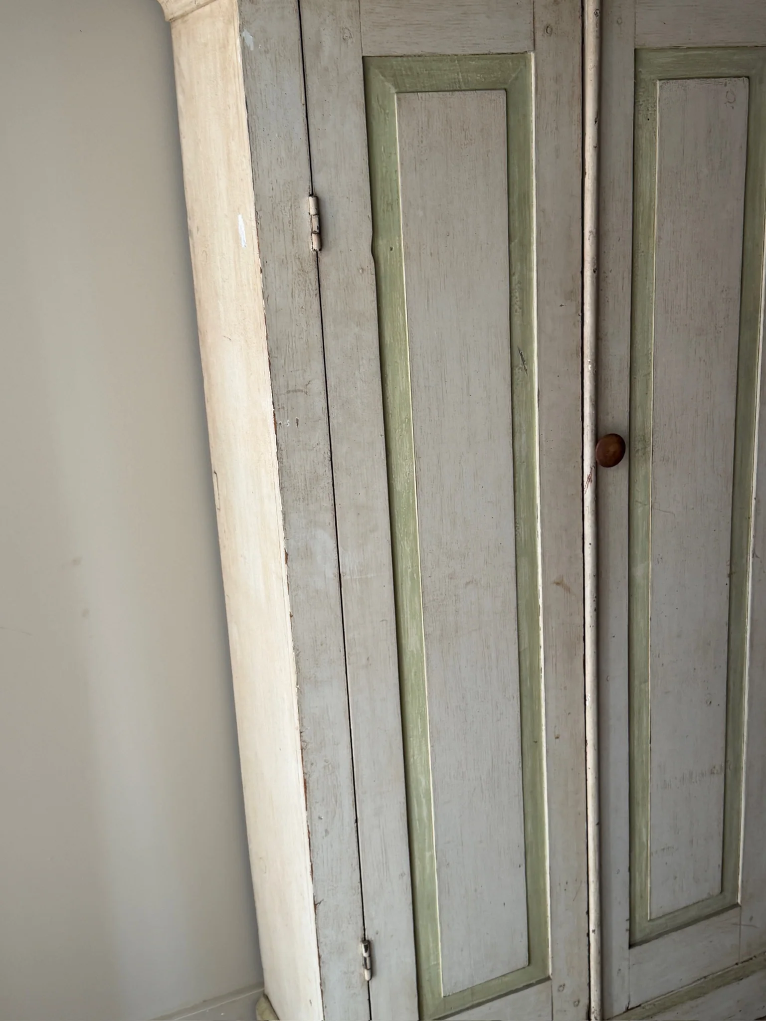 Pennsylvania painted pine cabinet - Image 2