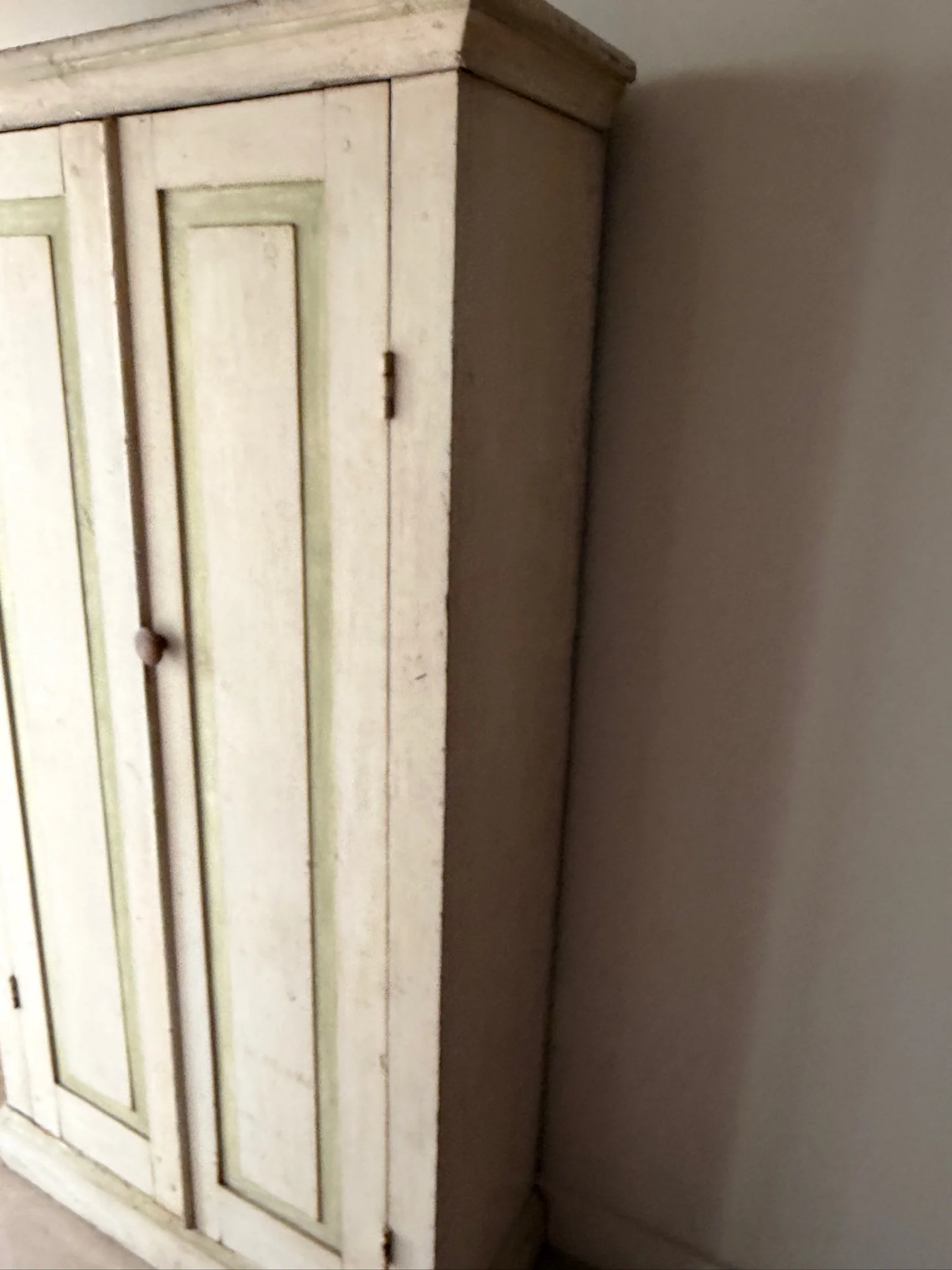 Pennsylvania painted pine cabinet - Image 3