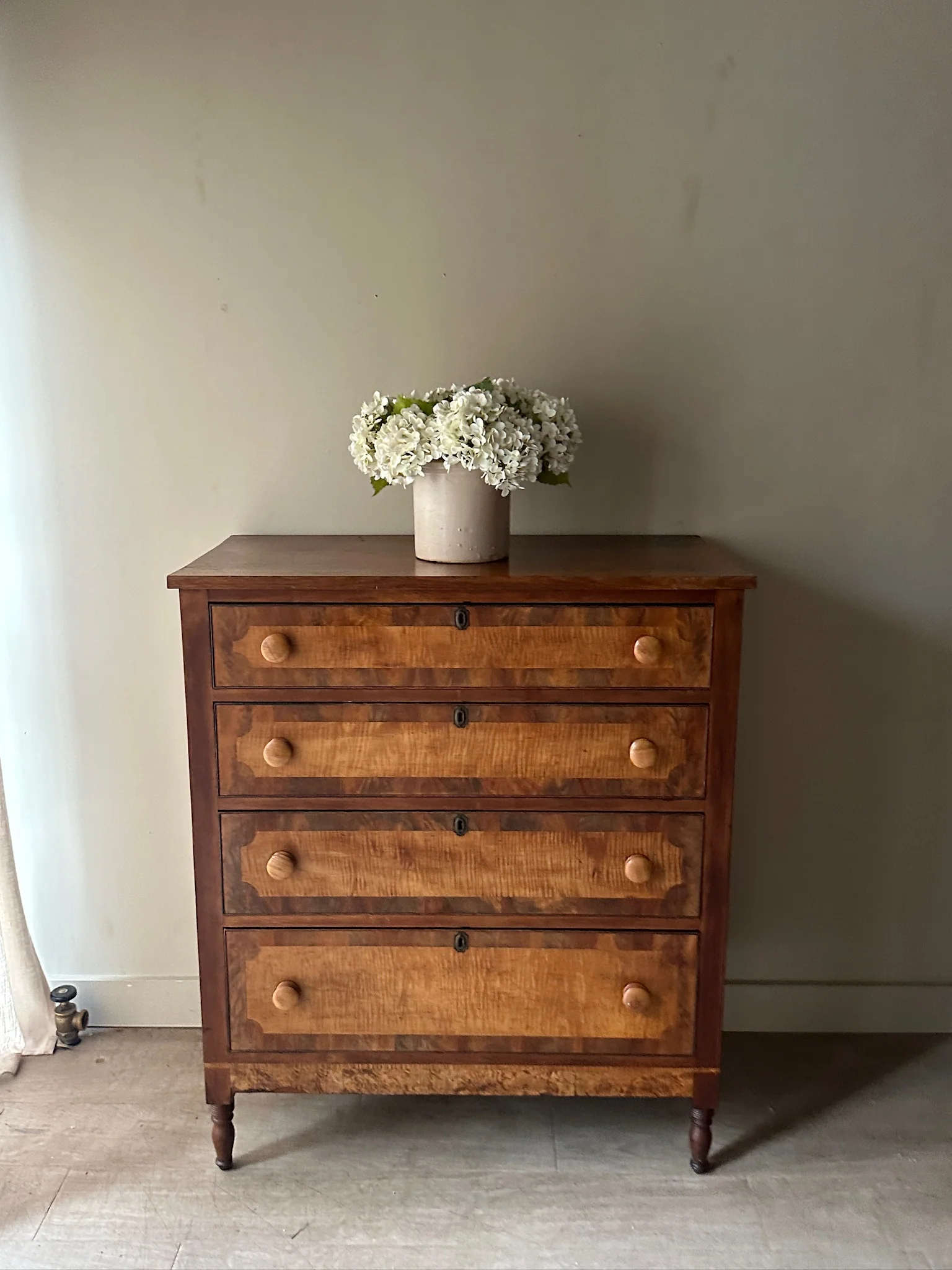 Pennsylvania Sheraton figured maple and walnut dresser - Image 2