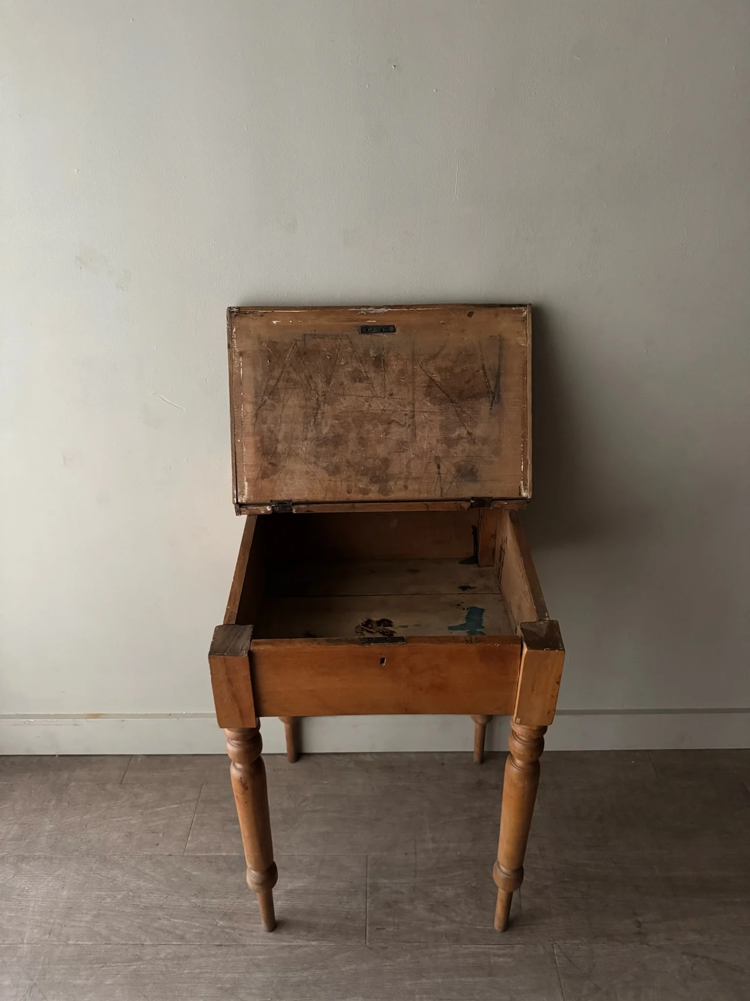Pennsylvania Sheraton pine schoolmaster’s desk - Image 5
