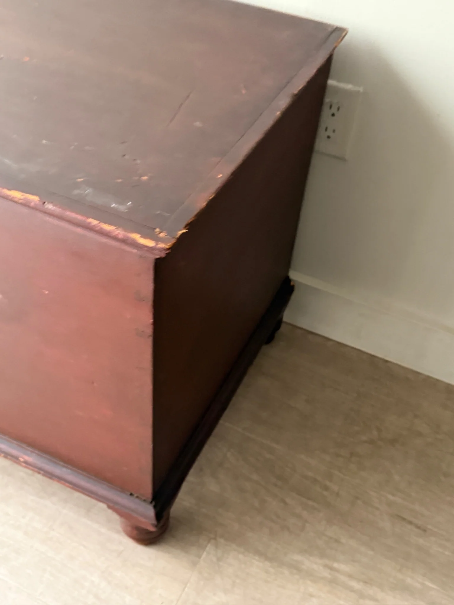 Pennsylvania Sheraton red painted chest - Image 4