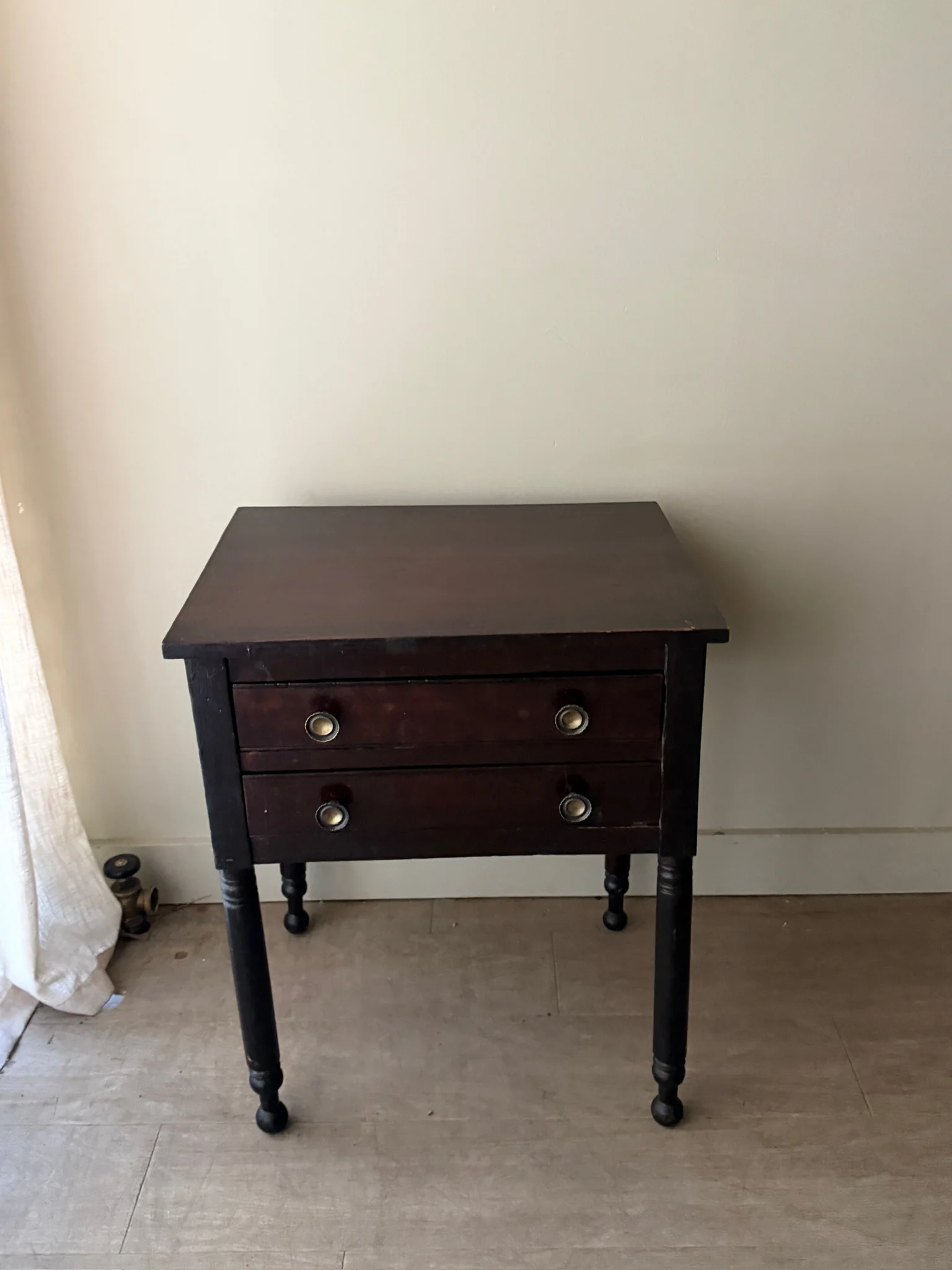 Pennsylvania Sheraton stained pine side table - Image 2