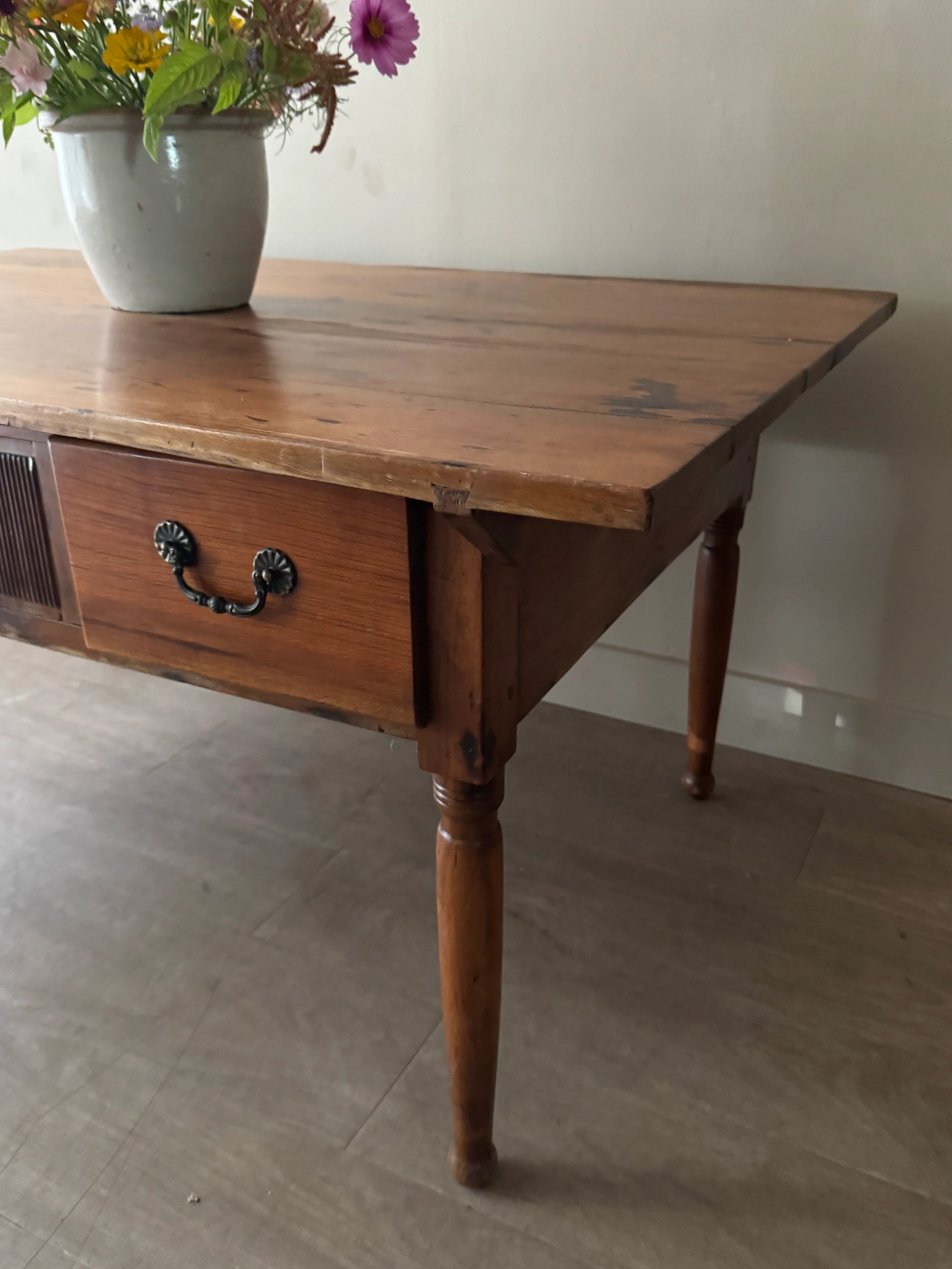 Pennsylvania Sheraton walnut harvest table - Image 5