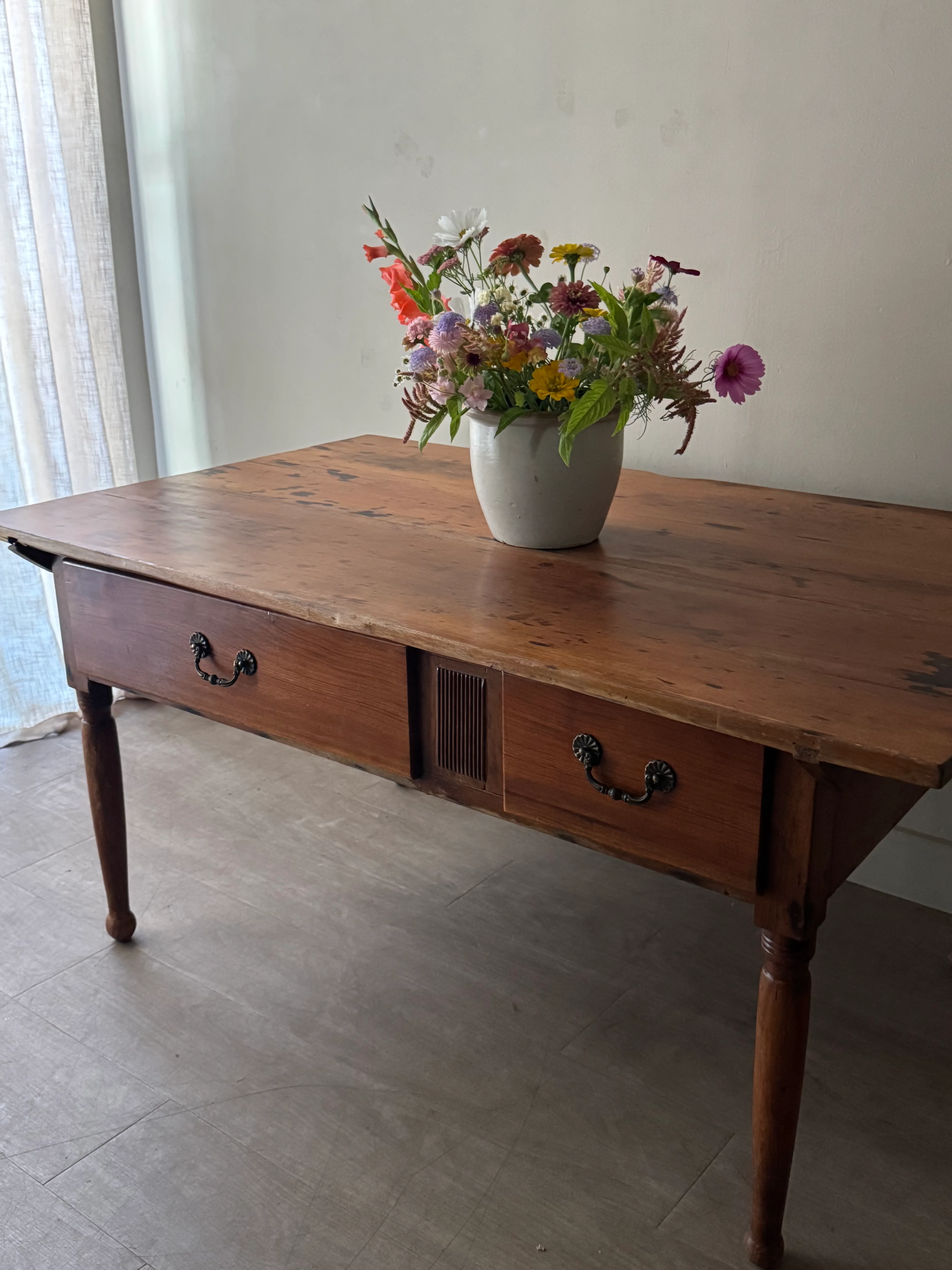 Pennsylvania Sheraton walnut harvest table - Image 6