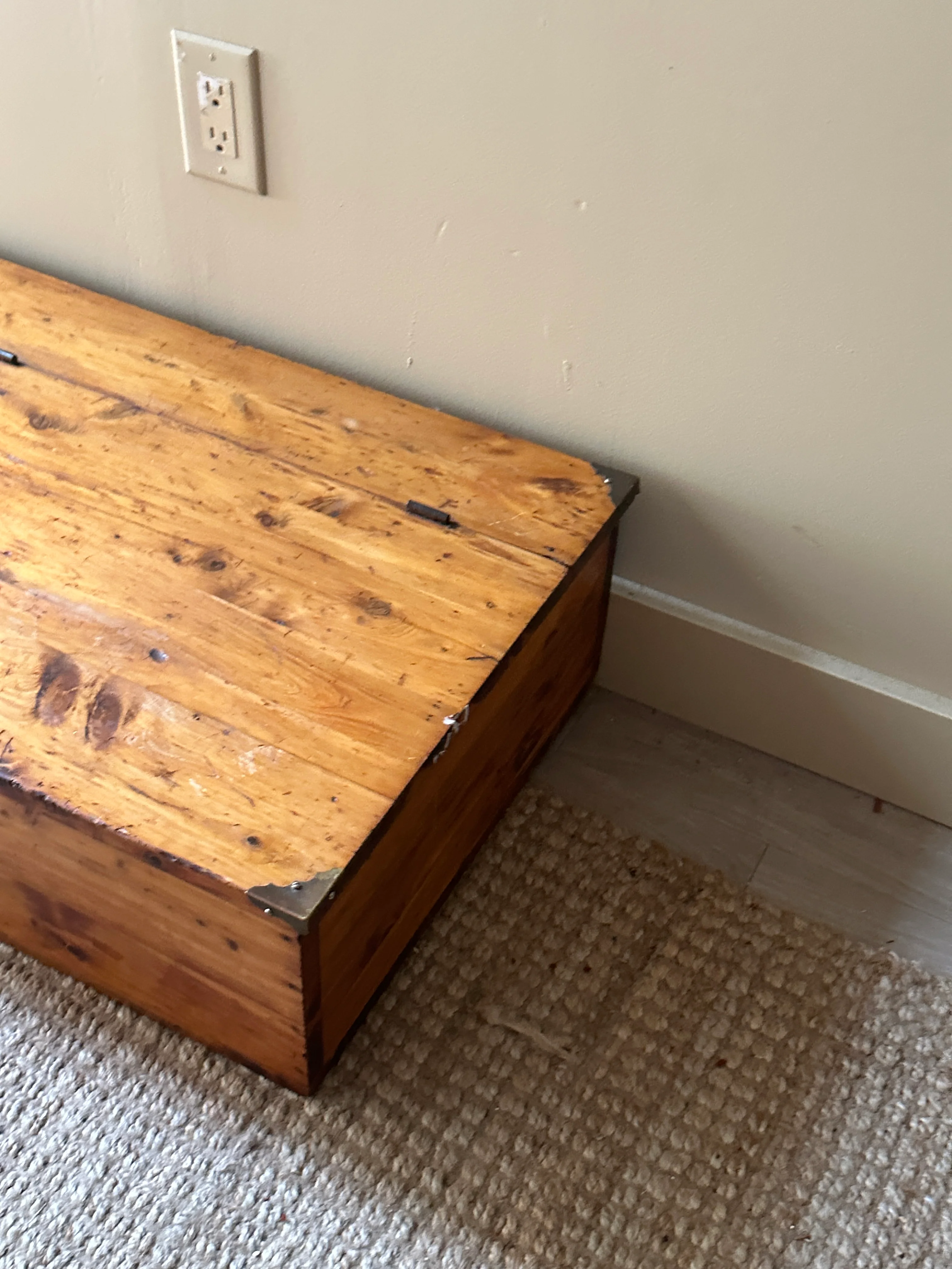 Pine and cedar low chest - Image 4