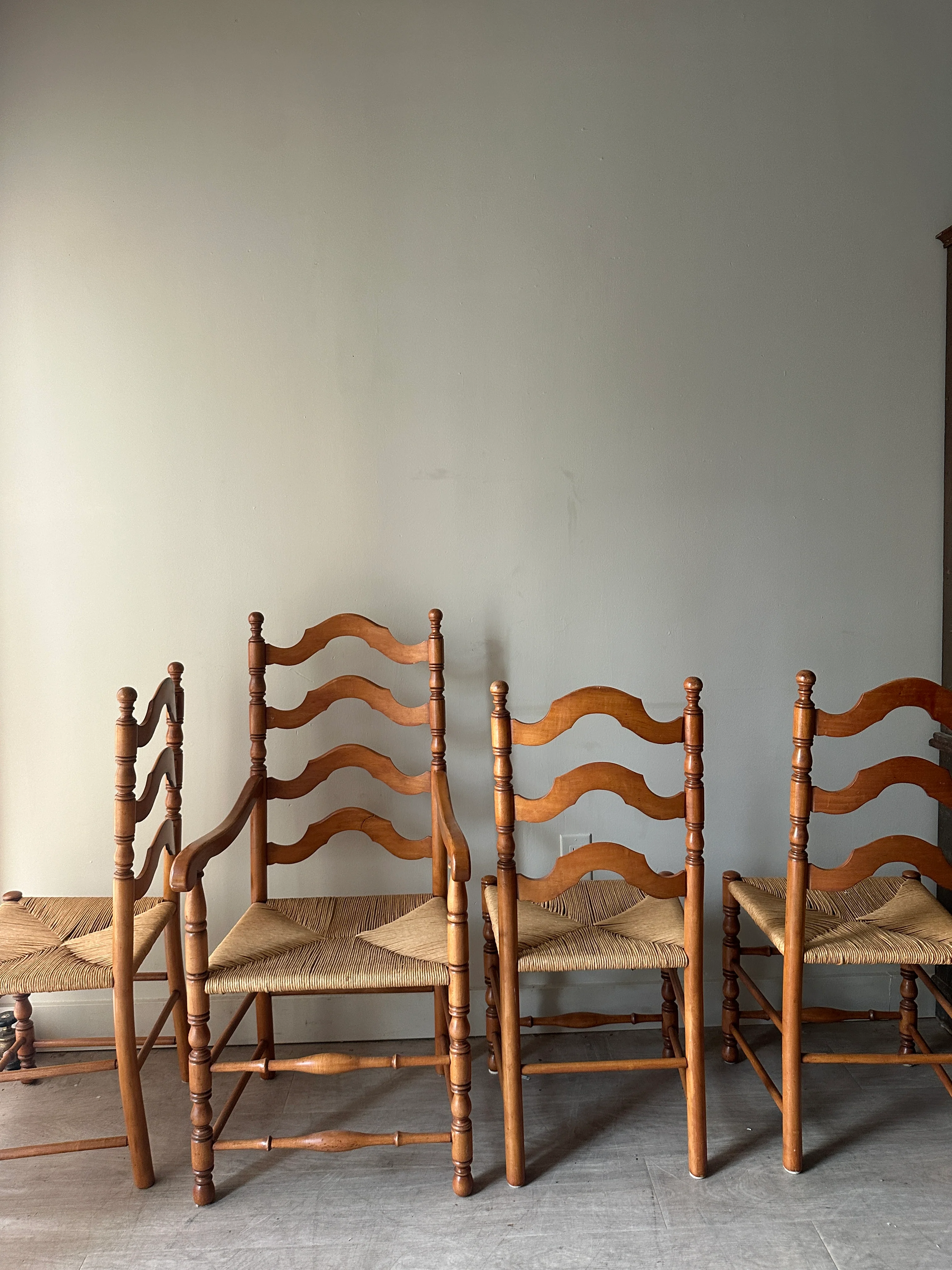 Set of 4 maple and rush dining chairs. 3 armless, 1 arm. Sold as set - Image 2